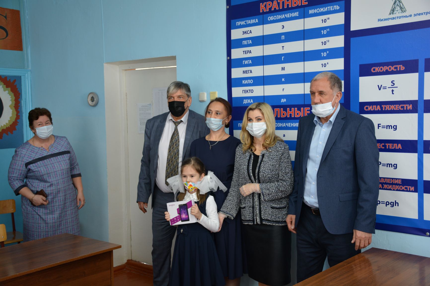 Педагоги Апанасенковского округа получили награды от депутатов
