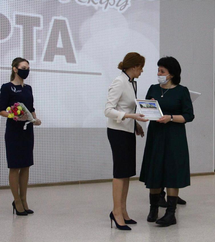 Зампредседателя Думы края Ольга Дроздова поздравила сотрудниц СКФУ с наступающим 8 марта