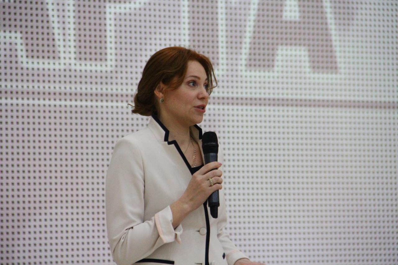 Зампредседателя Думы края Ольга Дроздова поздравила сотрудниц СКФУ с наступающим 8 марта