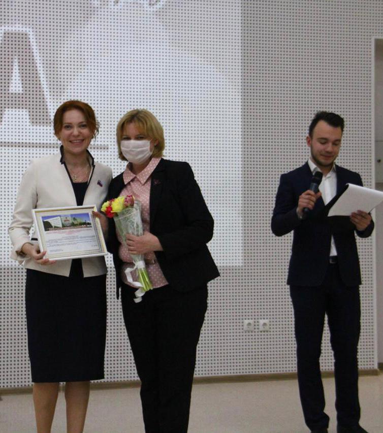 Зампредседателя Думы края Ольга Дроздова поздравила сотрудниц СКФУ с наступающим 8 марта