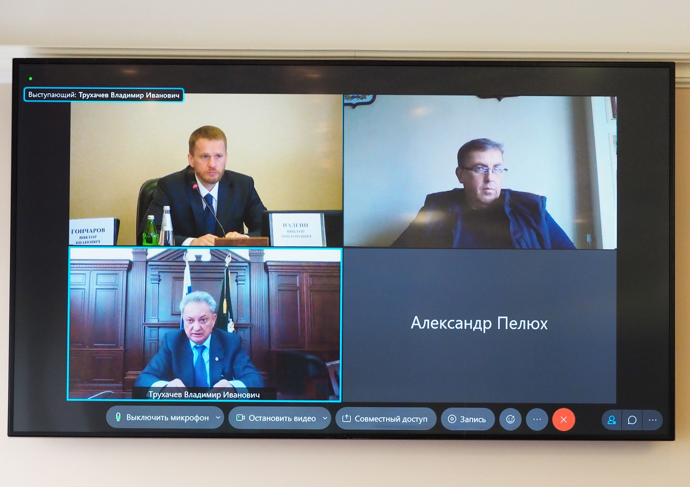Рассмотрены изменения в краевой закон, регулирующий вопросы обеспечения ветеринарно-санитарного благополучия на Ставрополье