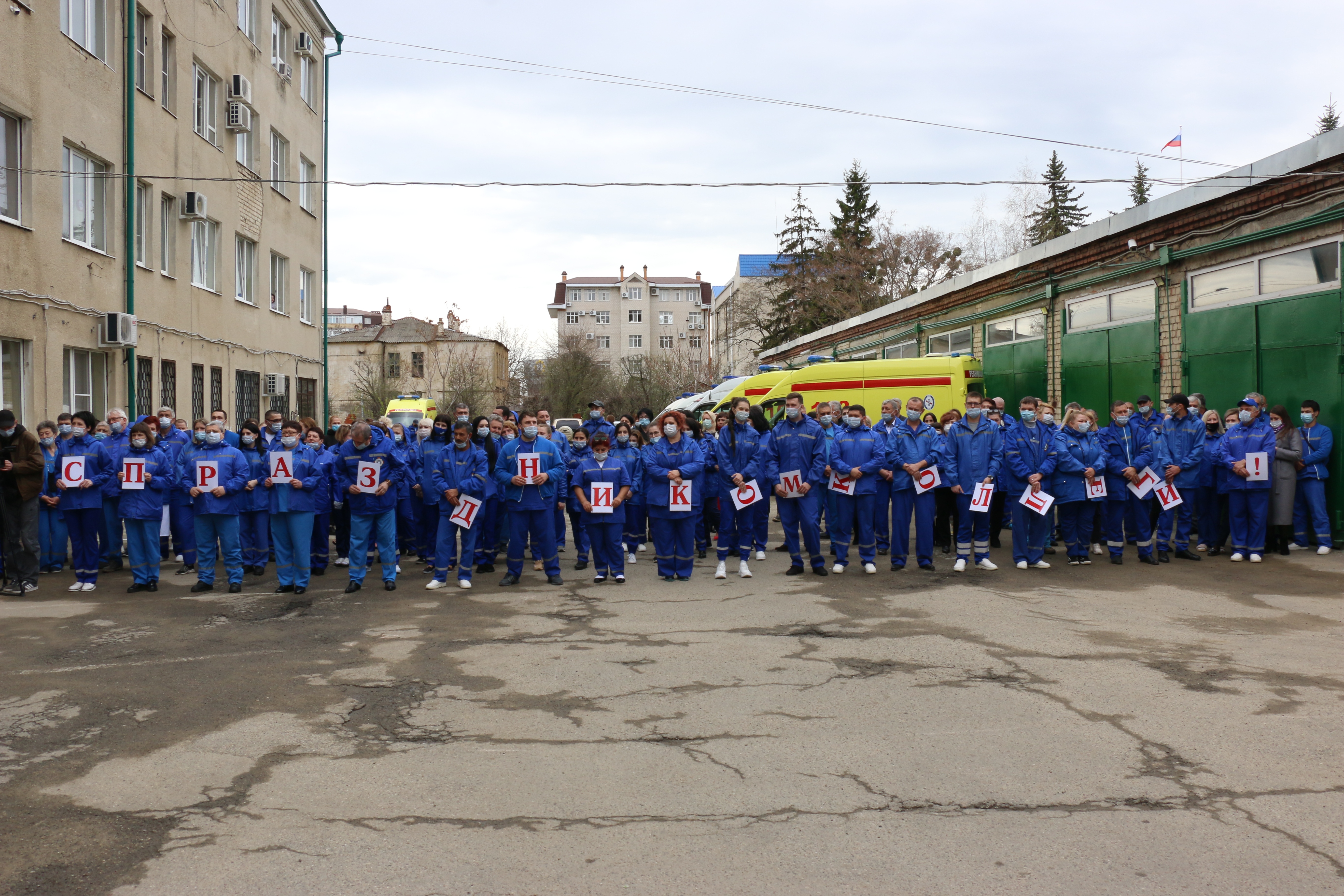 Депутаты поздравили коллектив скорой медицинской помощи с профессиональным праздником