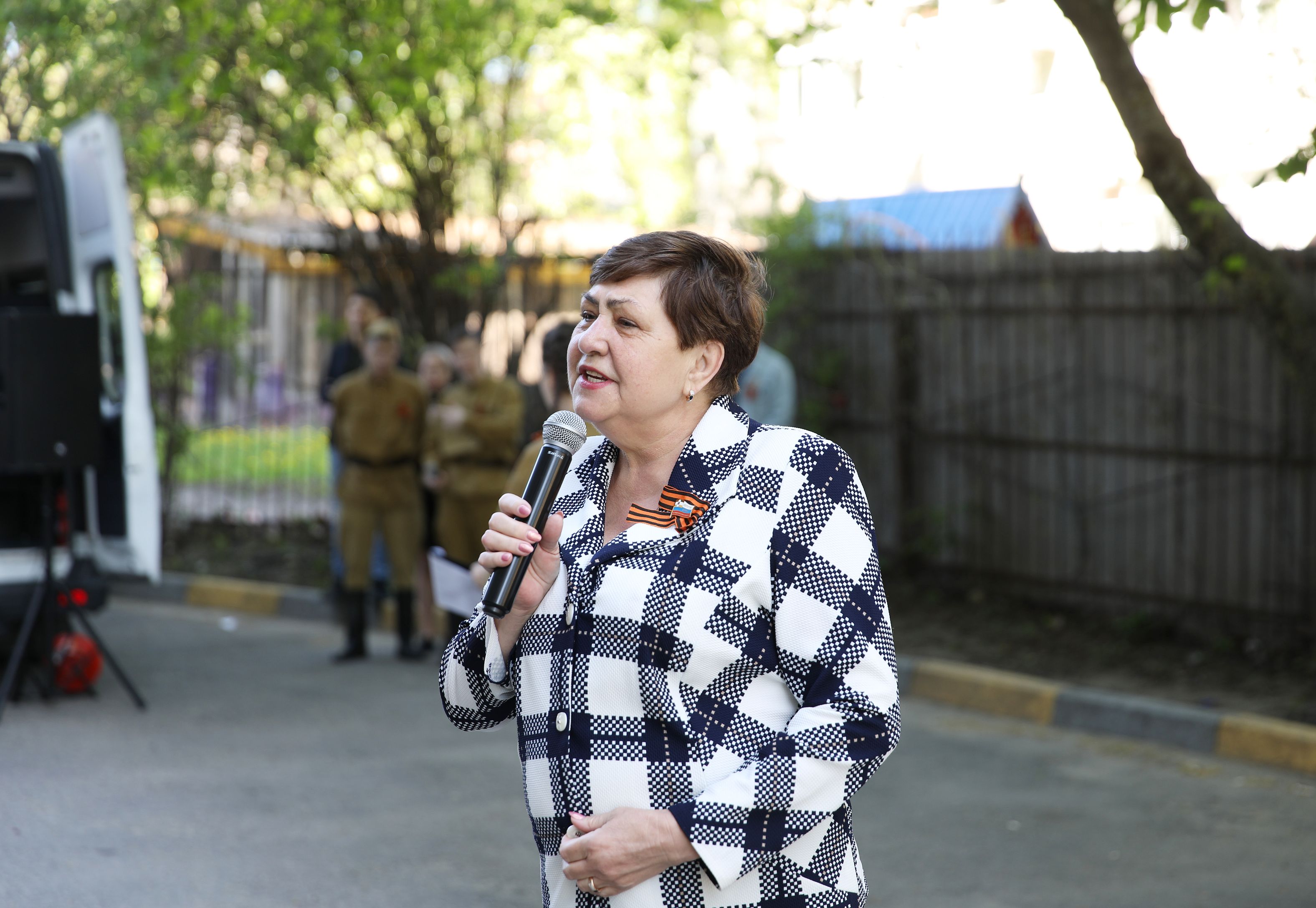 Депутаты продолжают поздравлять фронтовиков с Днем Победы