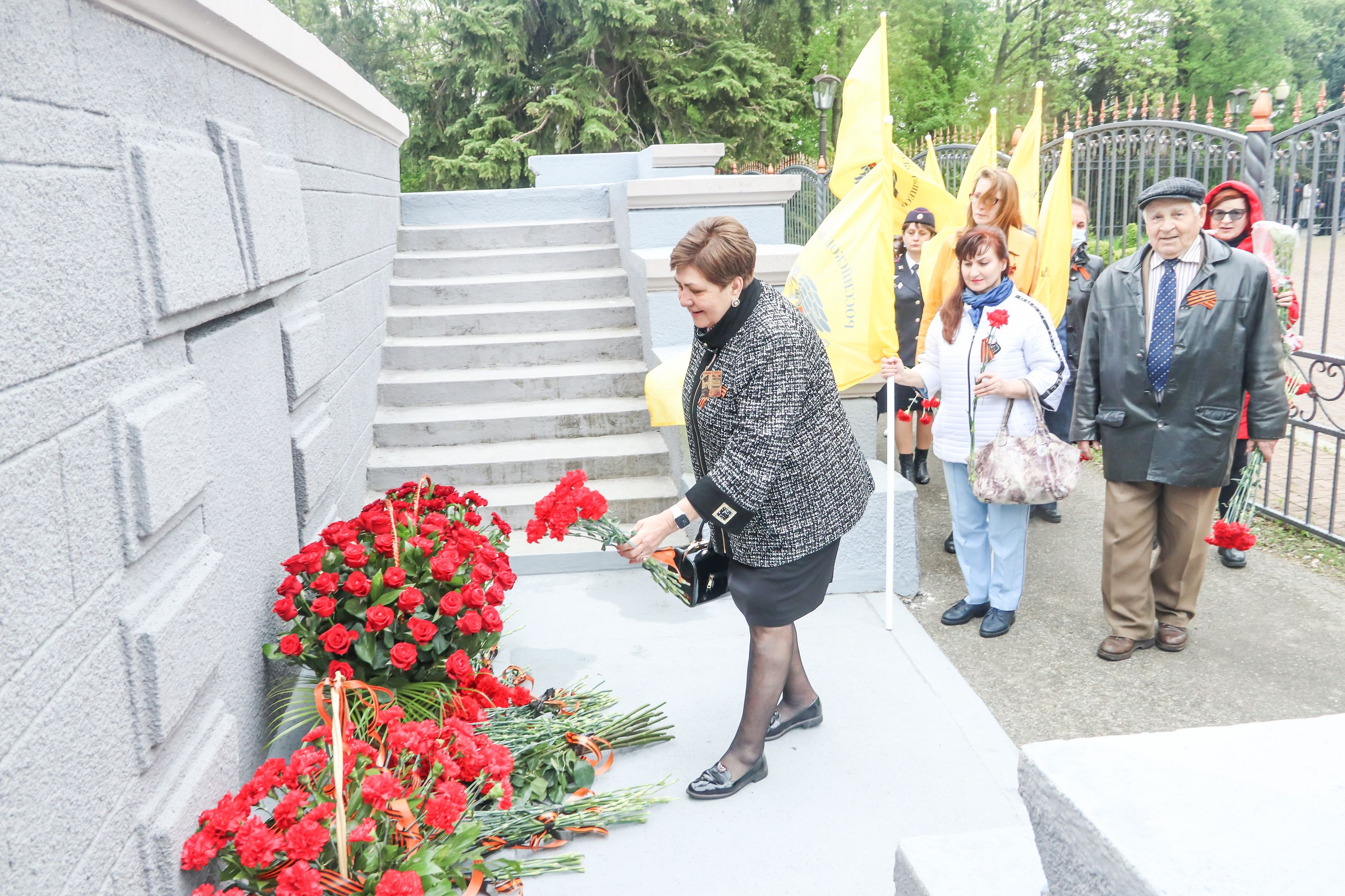 В День Победы краевые депутаты возложили цветы к мемориалу «Огонь вечной Славы»