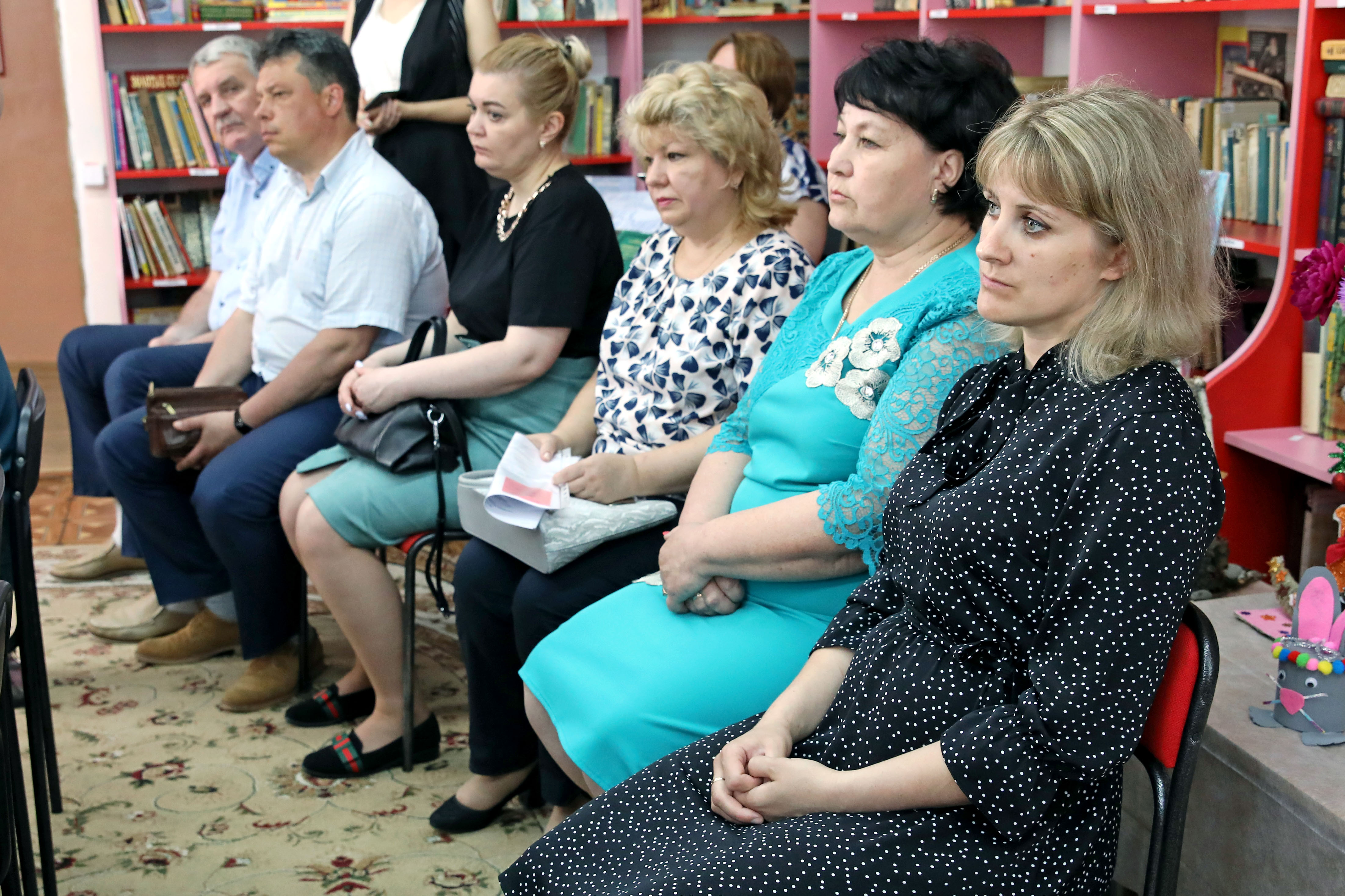 Успешные практики социальной адаптации детей-сирот представили депутатам