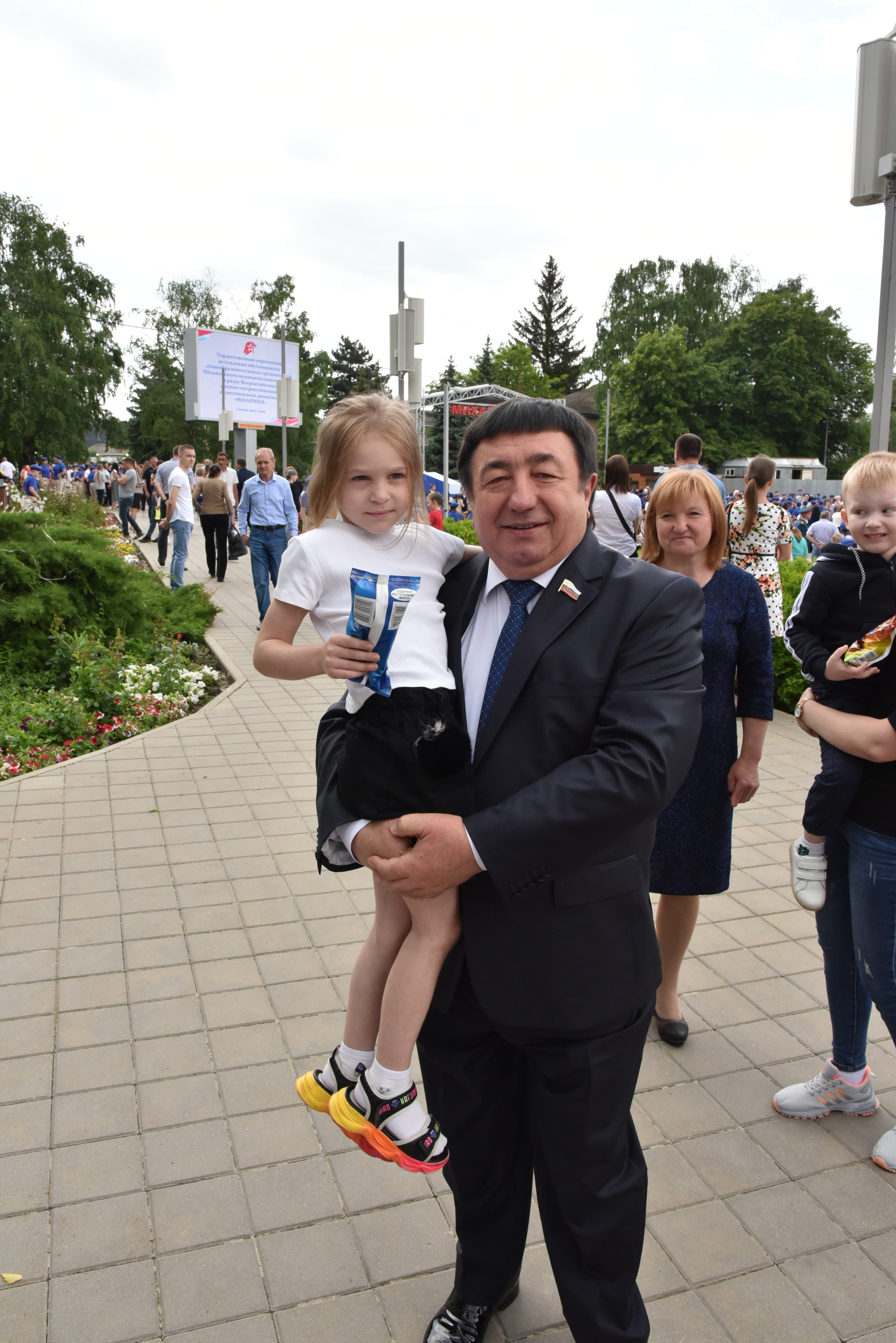 Краевые депутаты поздравили юных жителей региона с праздником детства