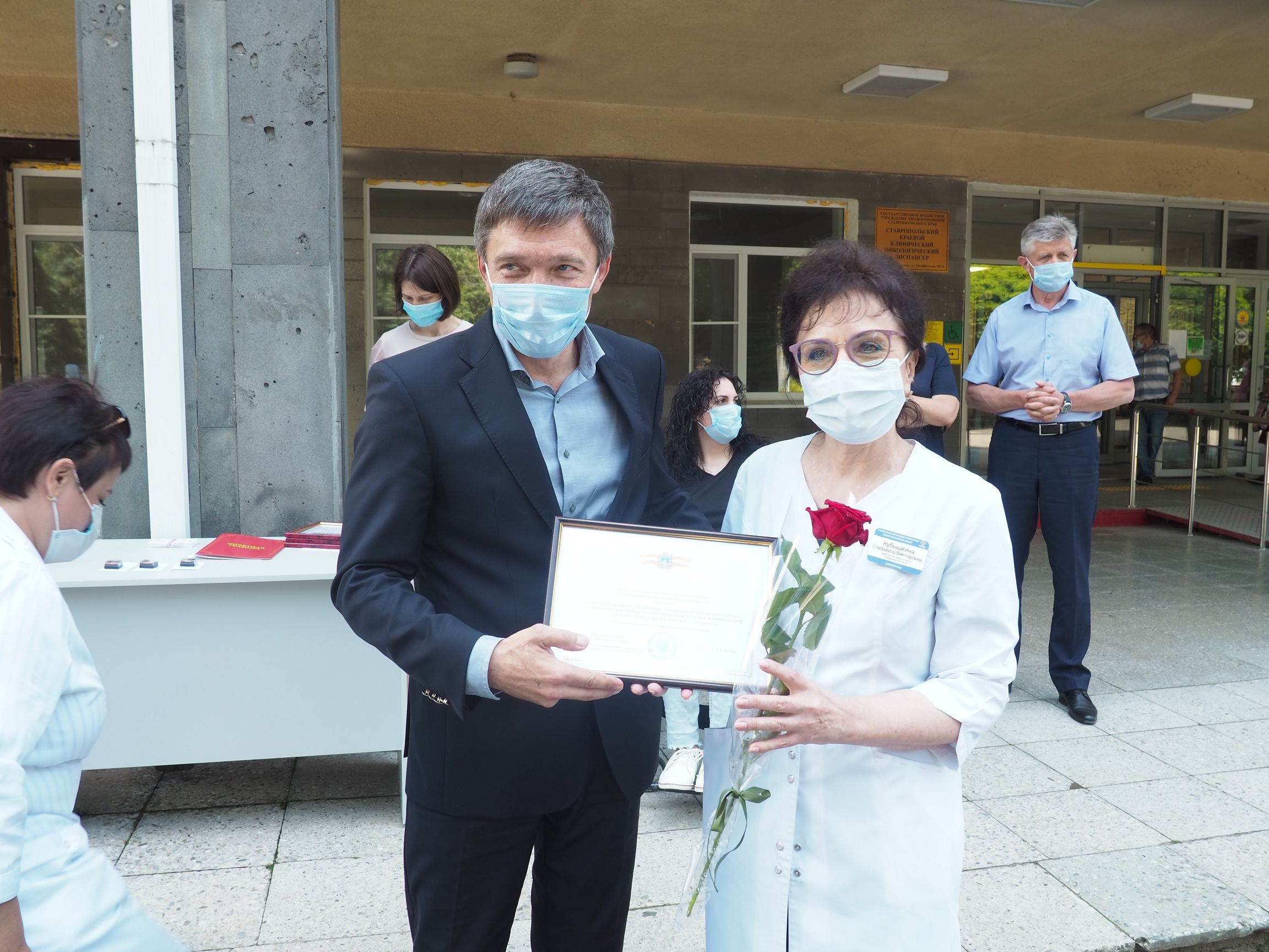 Специалисты онкодиспансера принимают "спортивные" поздравления