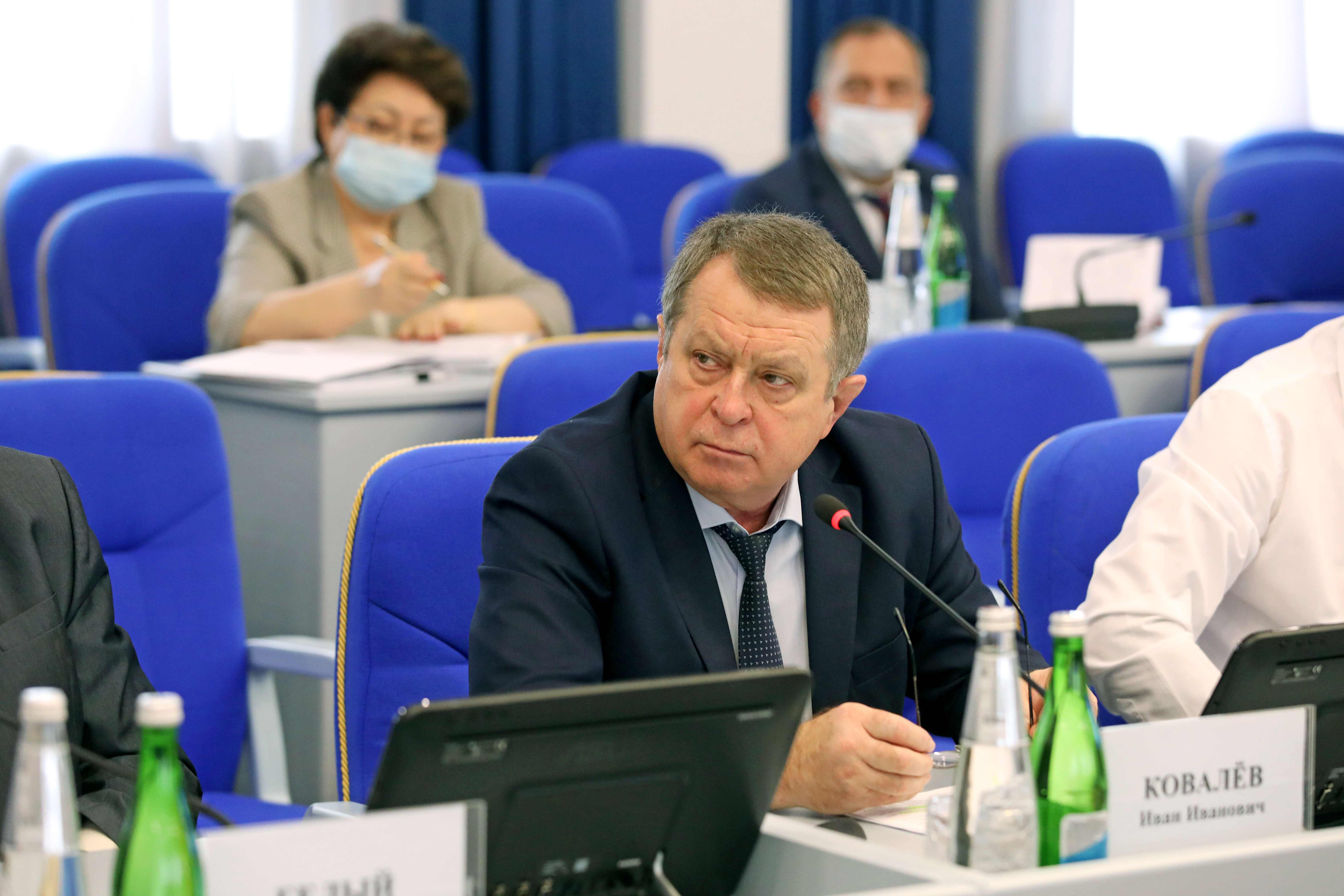 В Думе Ставропольского края предложили разрешить посещение общественных заведений только для вакцинированных