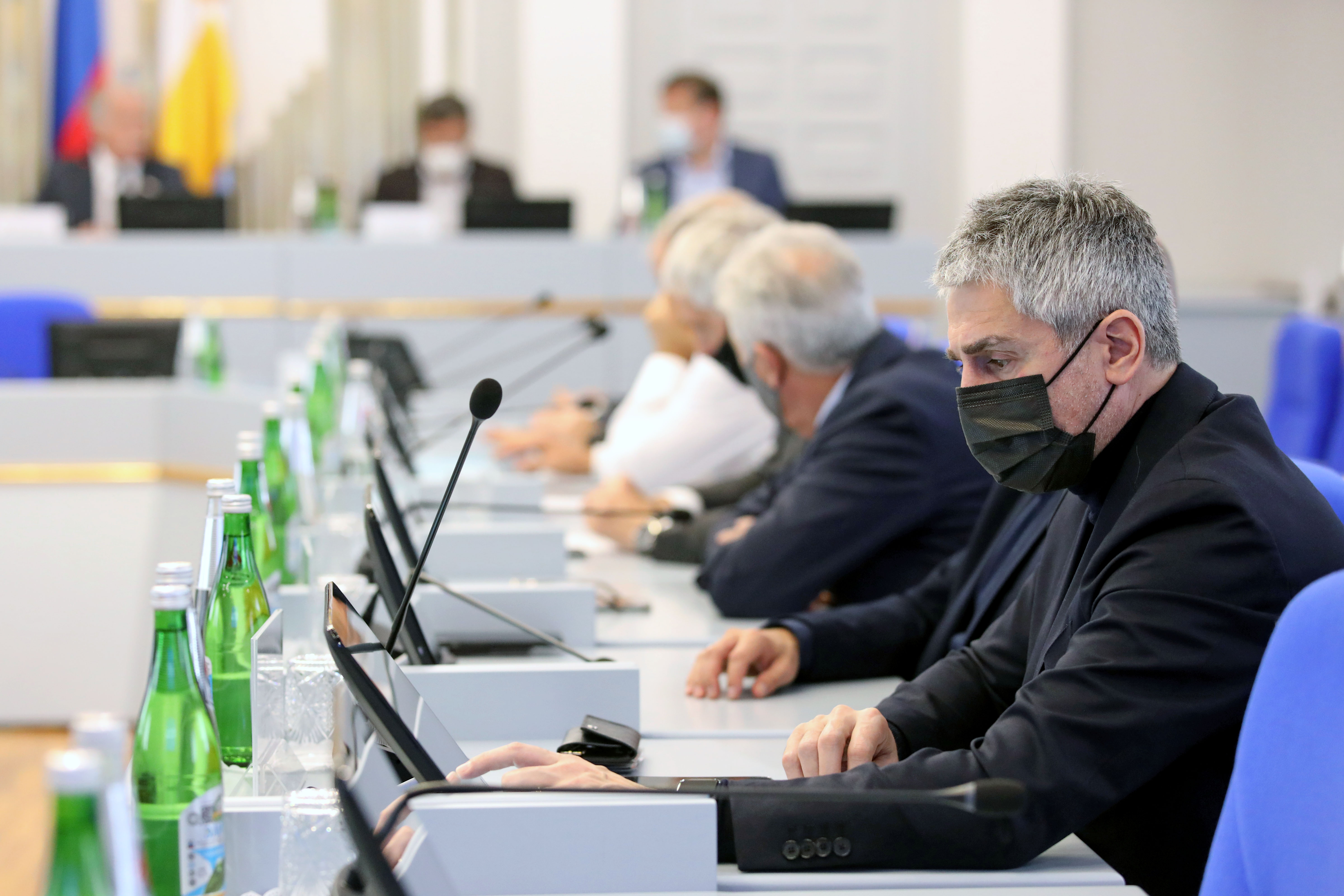 В Думе Ставропольского края предложили разрешить посещение общественных заведений только для вакцинированных
