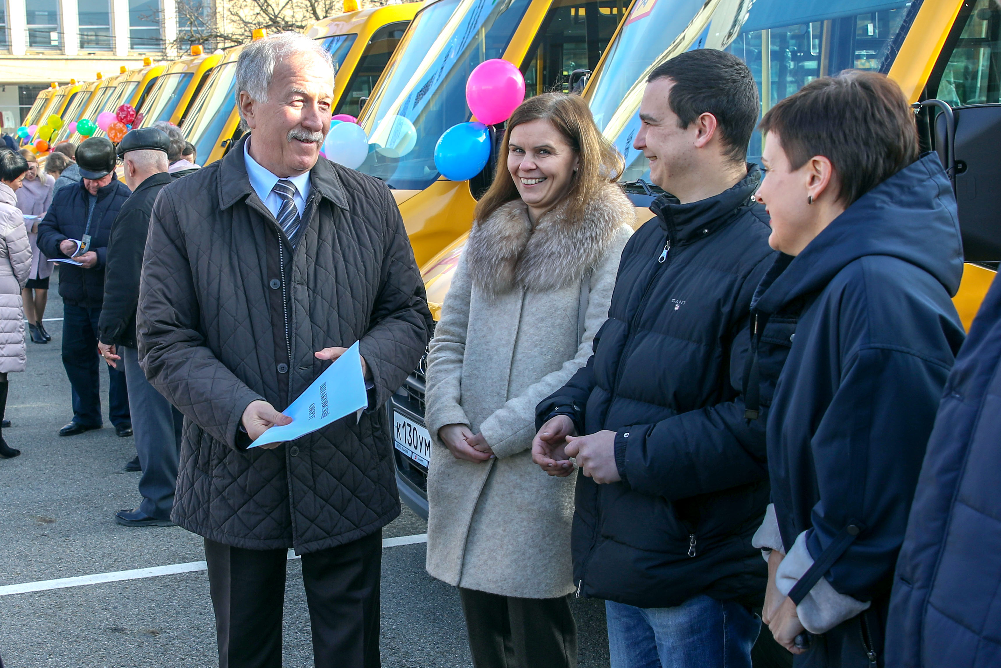 Школы Ставрополья получили 50 новых автобусов