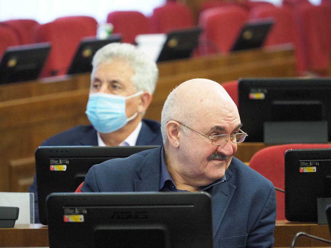 Депутаты краевой Думы обсудили вопросы развития пчеловодства и сохранения лесополос