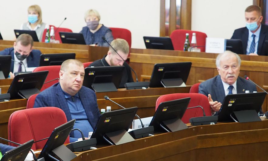 Депутаты краевой Думы обсудили вопросы развития пчеловодства и сохранения лесополос