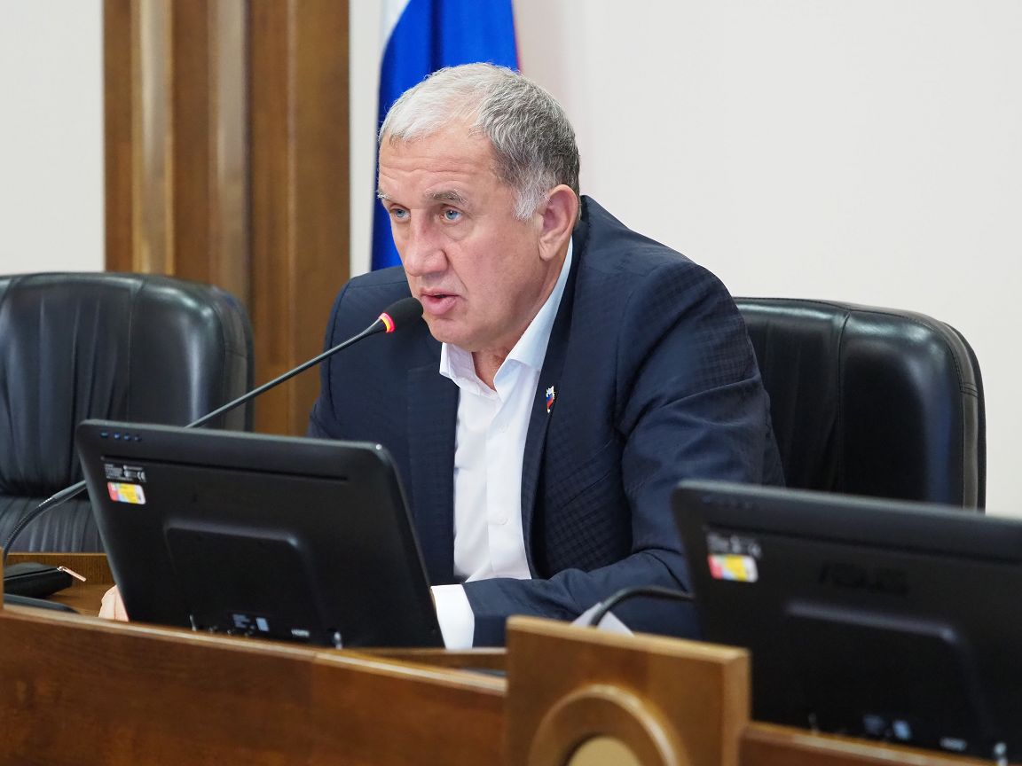 Депутаты краевой Думы обсудили вопросы развития пчеловодства и сохранения лесополос