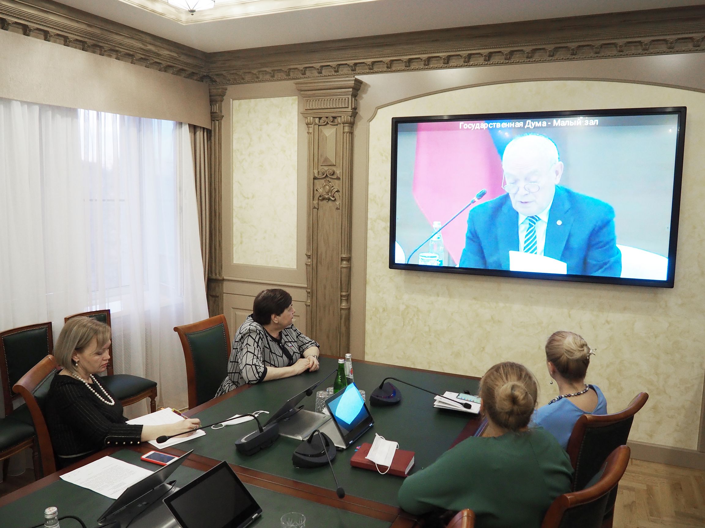Вопросы оказания помощи людям с орфанными заболеваниями обсудили на круглом столе