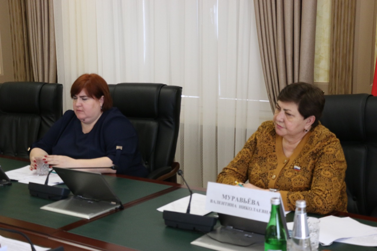 Депутаты изучают вопрос обеспечения лекарствами жителей отдалённых населённых пунктов края