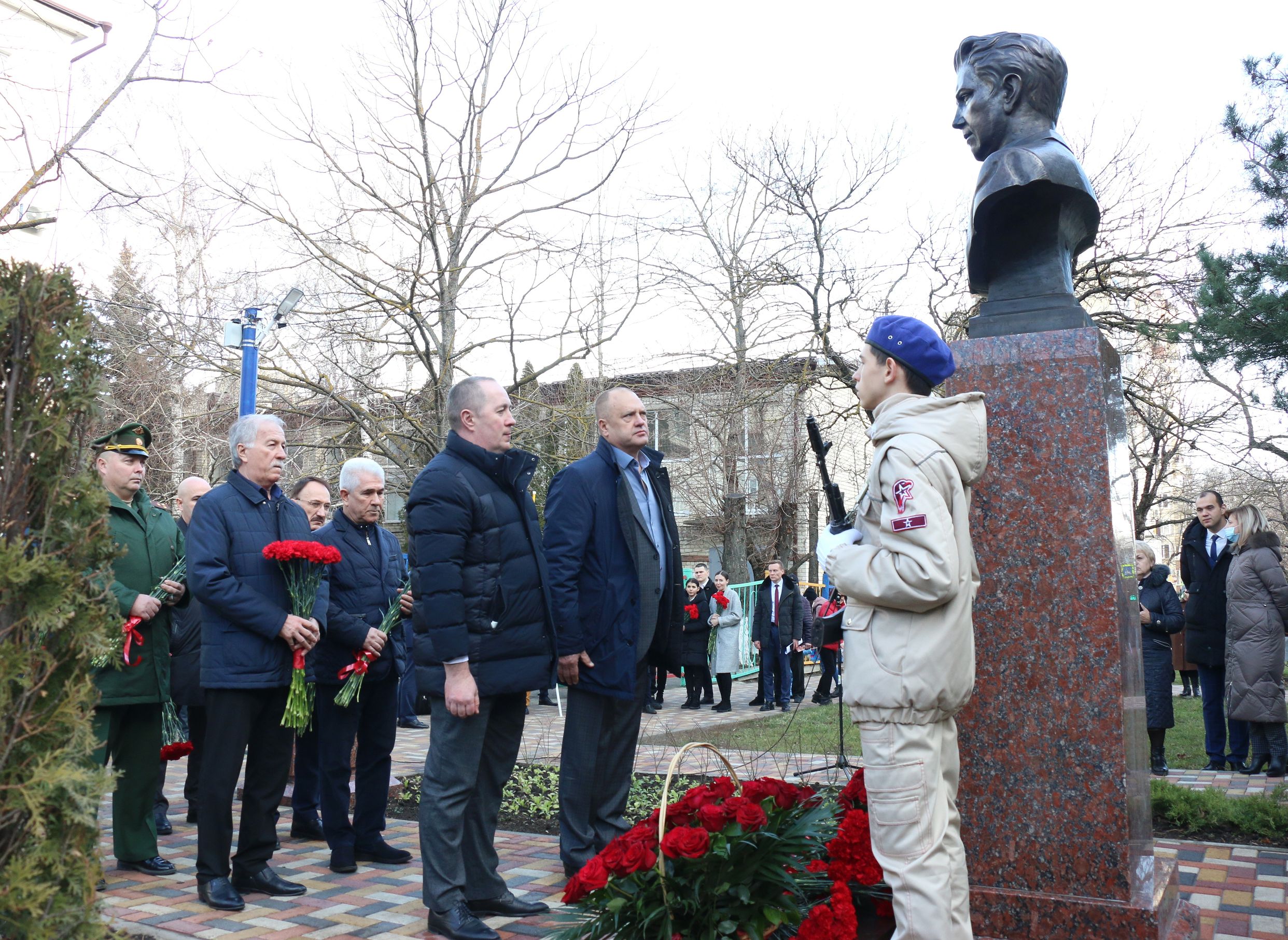 В краевом центре открыт памятник ставропольскому разведчику