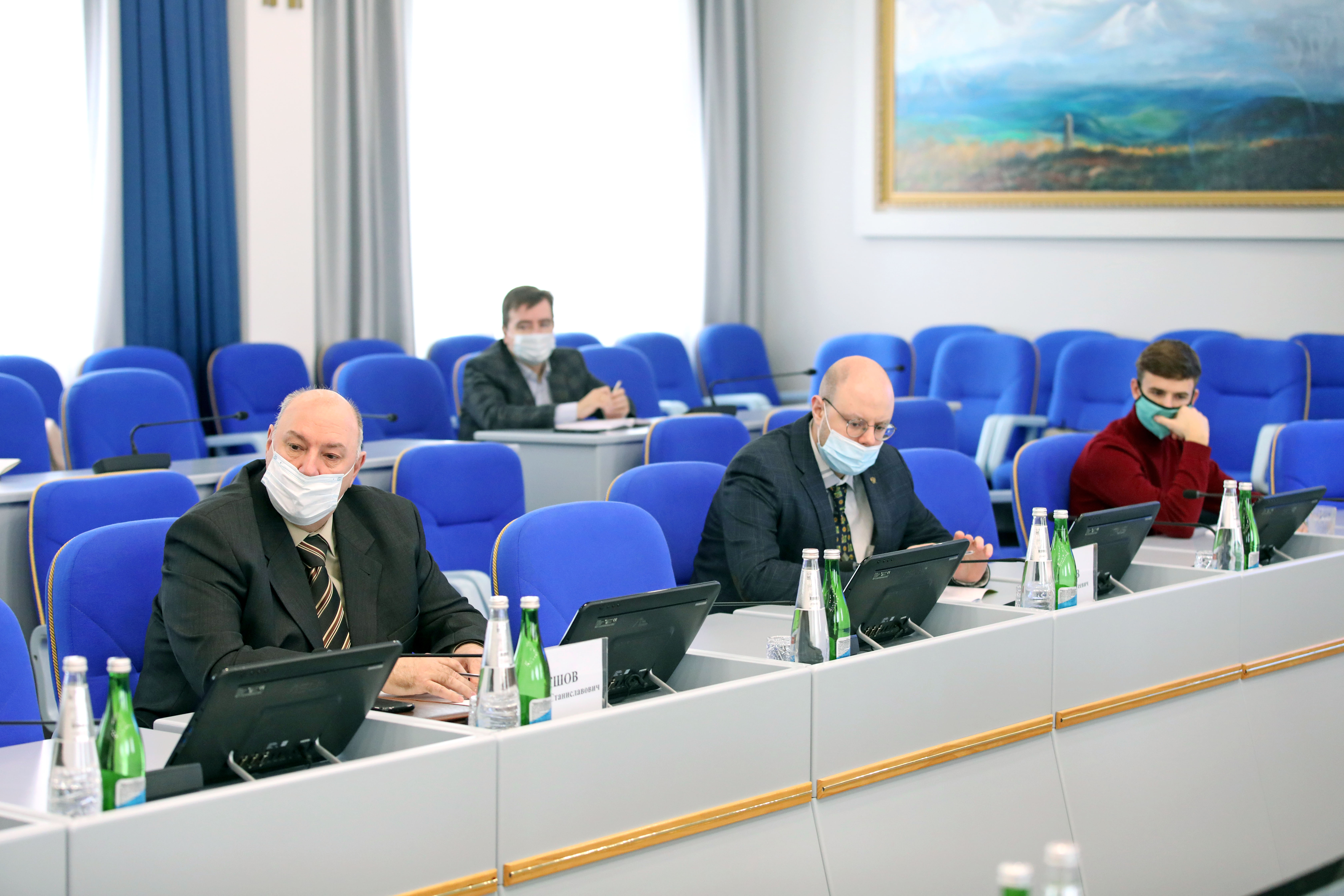 Депутаты краевой Думы предложили непарламентским партиям принять участие в работе с наказами избирателей