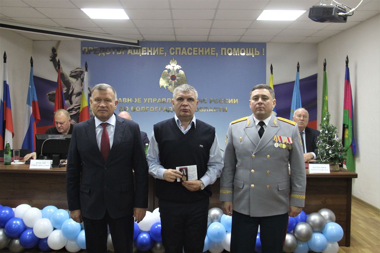 Ставропольские медики получили награды за спасение волгоградских детей после ДТП в Грачёвском районе