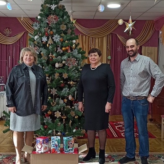К новогодним праздникам дети получили подарки от депутатов краевой Думы