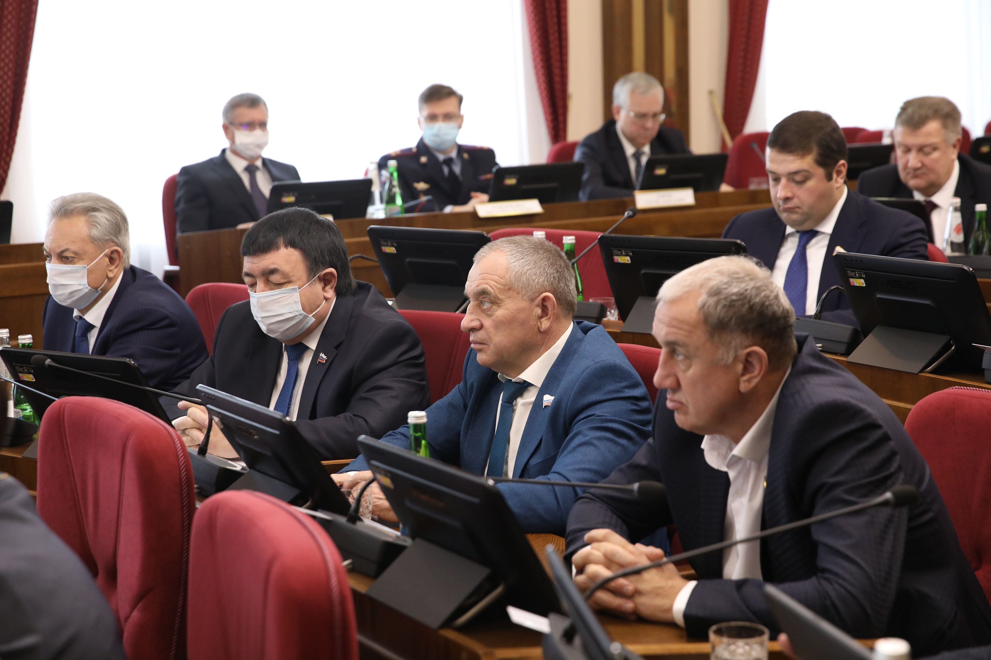 Дума Ставропольского края провела первое в 2022 году заседание