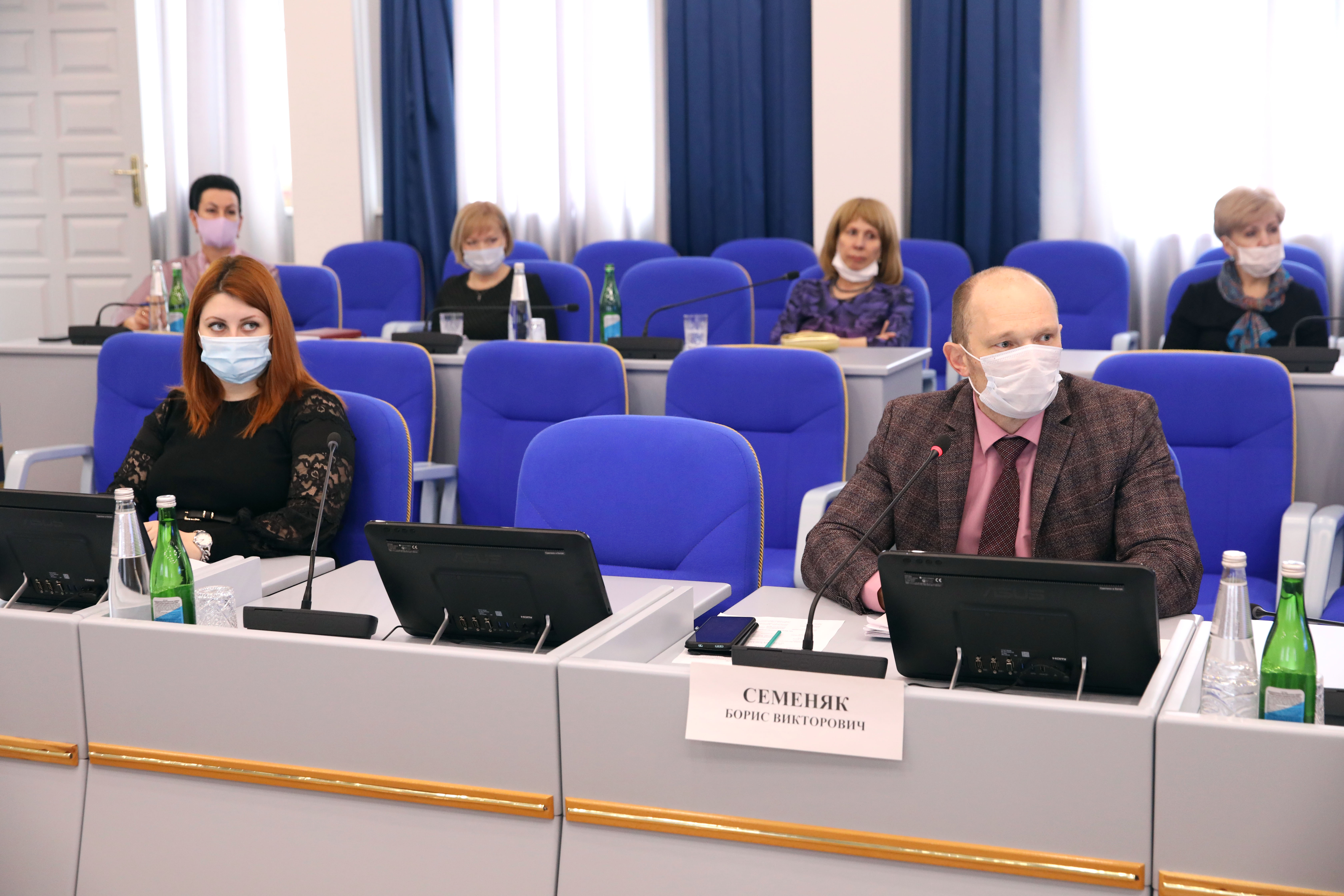 Депутаты обсудили изменения в краевой закон о переносе выходного дня, совпавшего с Радоницей
