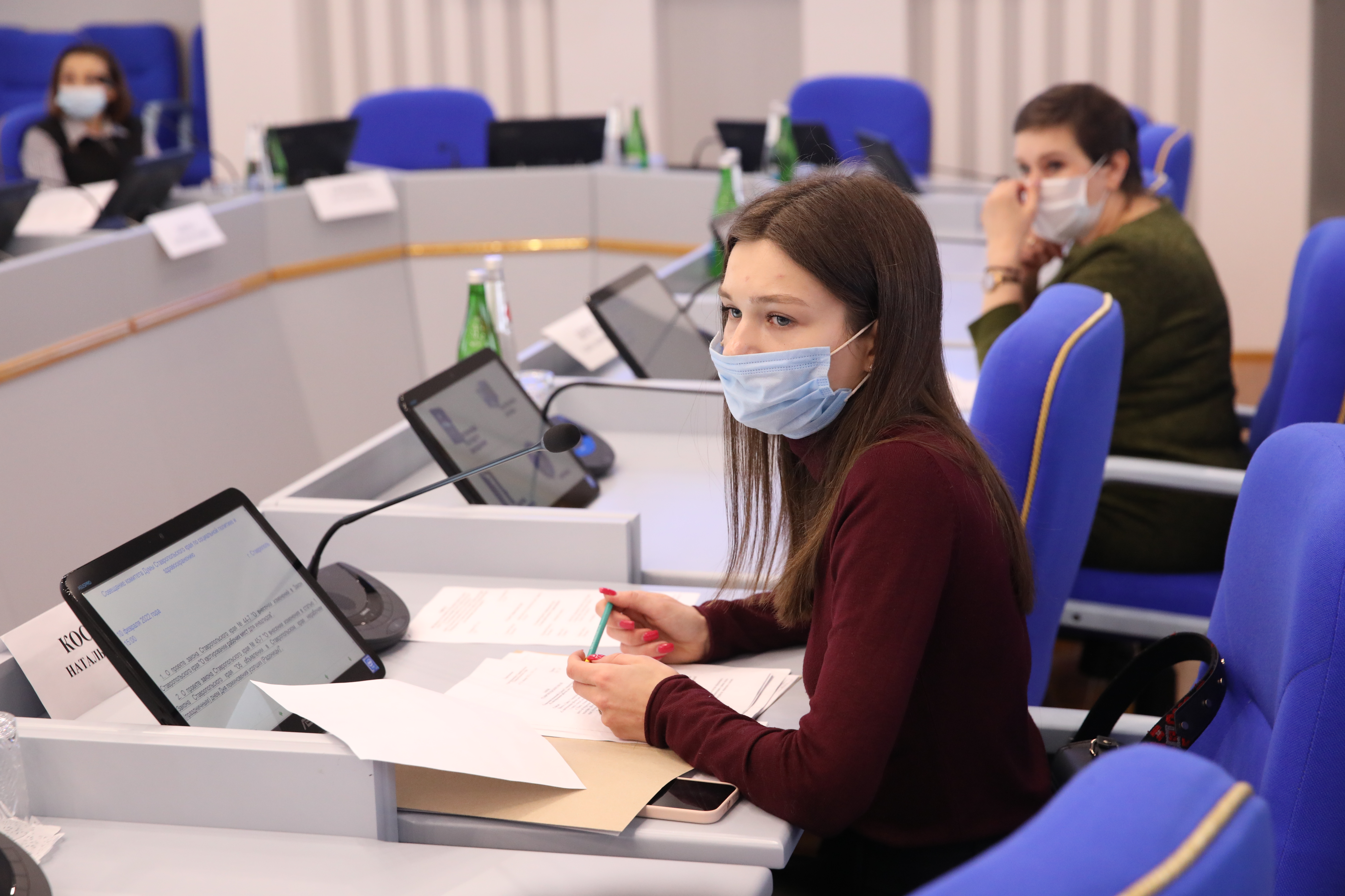Депутаты обсудили изменения в краевой закон о переносе выходного дня, совпавшего с Радоницей