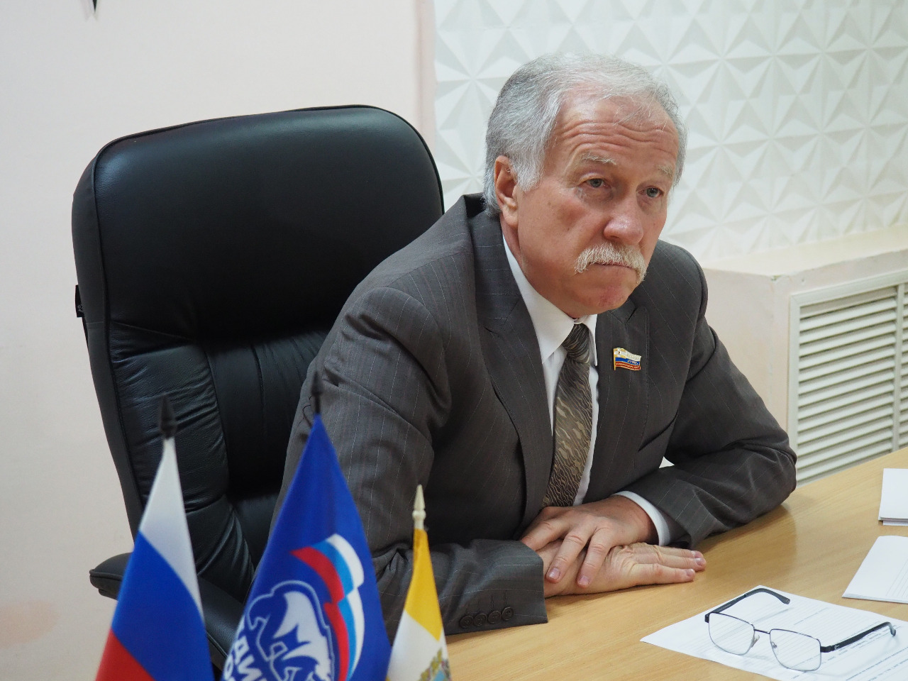 Николай Великдань провёл личный приём граждан в Труновском муниципальном округе