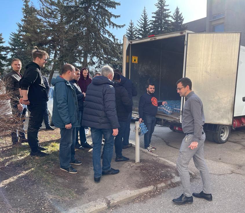 Гуманитарную помощь эвакуированным жителям Донбасса оказывают депутаты Думы Ставрополья