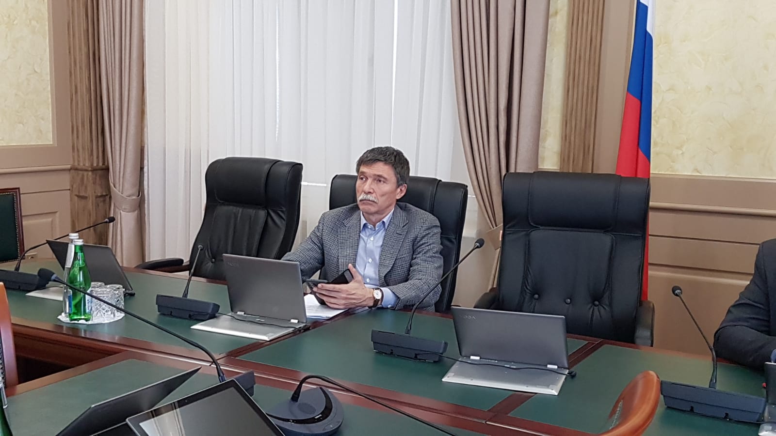 На парламентских слушаниях обсудили развитие топливно-энергетического комплекса страны