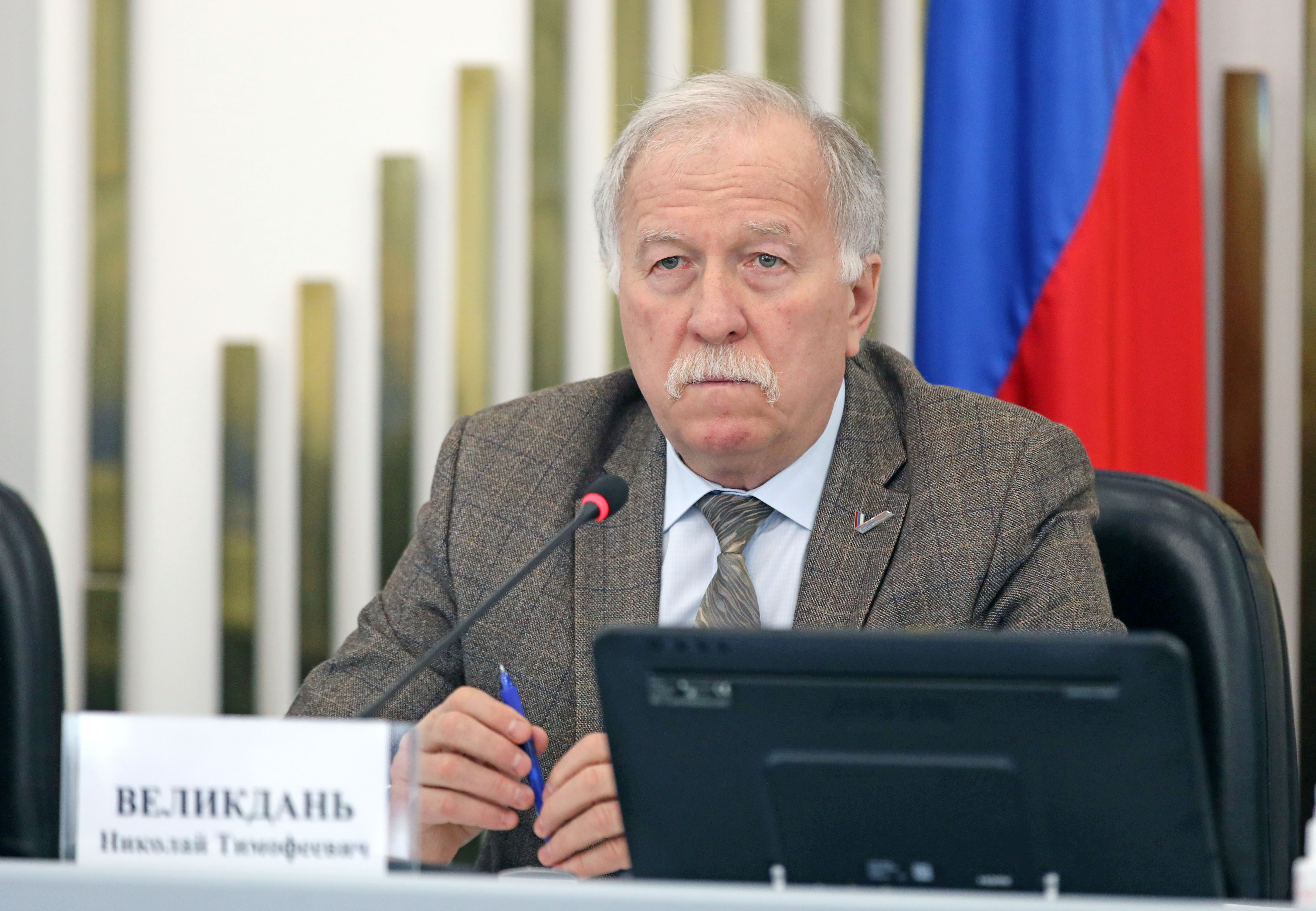 Николай Великдань поручил проводить постоянный мониторинг цен на продукты питания и товары первой необходимости