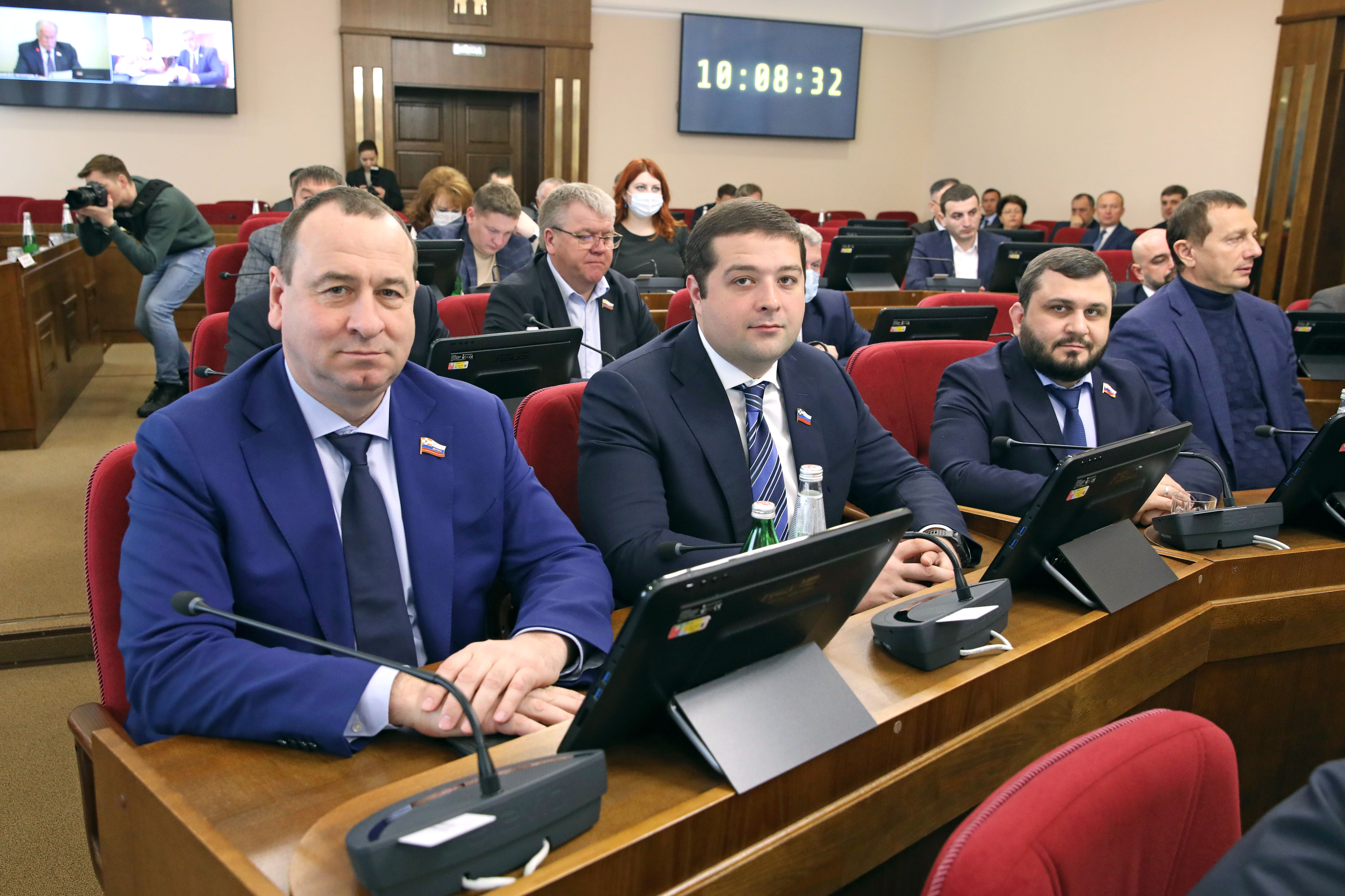 Федеральная законодательная инициатива и новая редакция Устава: основные решения мартовского заседания краевой Думы