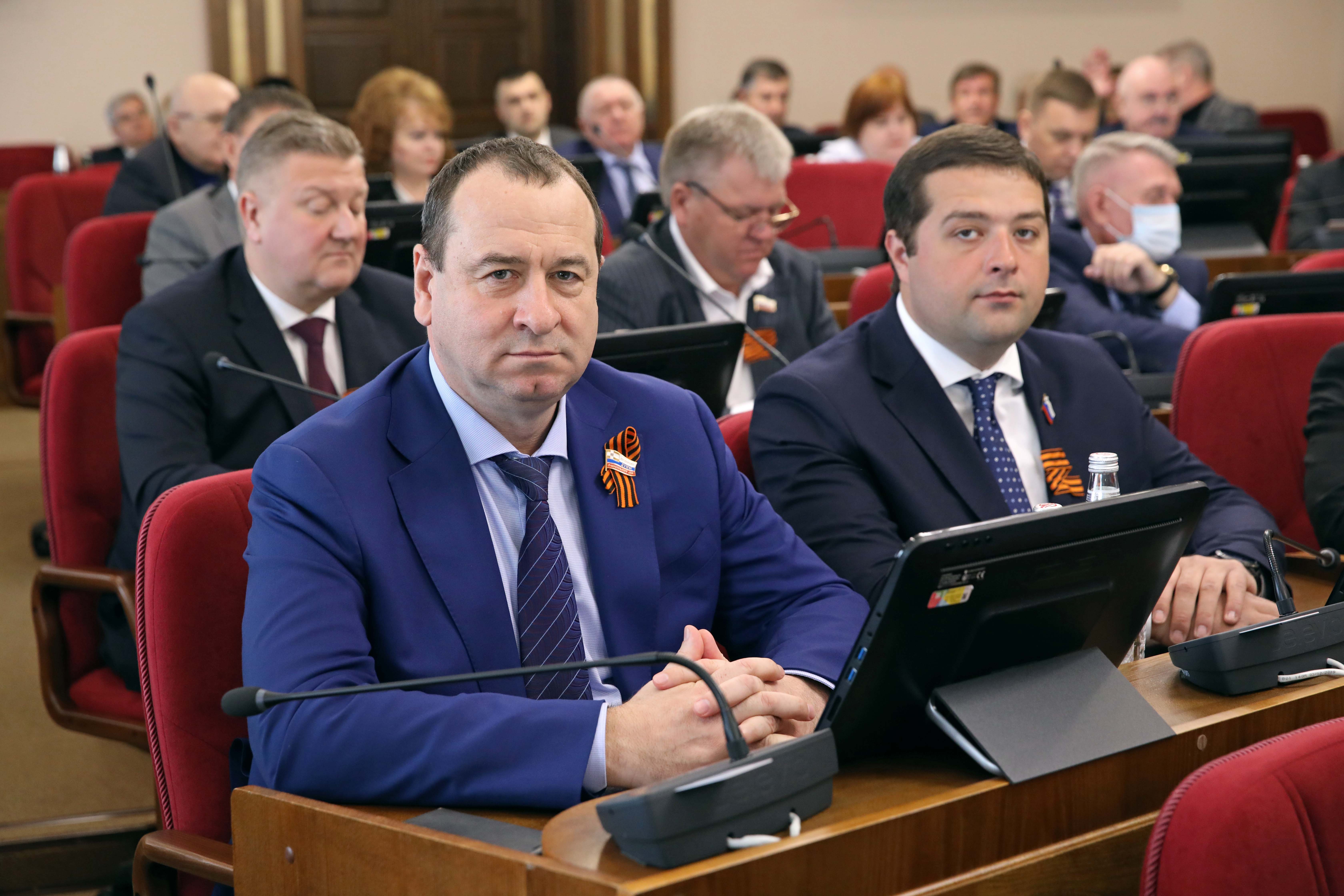 Депутаты краевой Думы приняли закон о поддержке ставропольских семей с детьми от 8 до 17 лет
