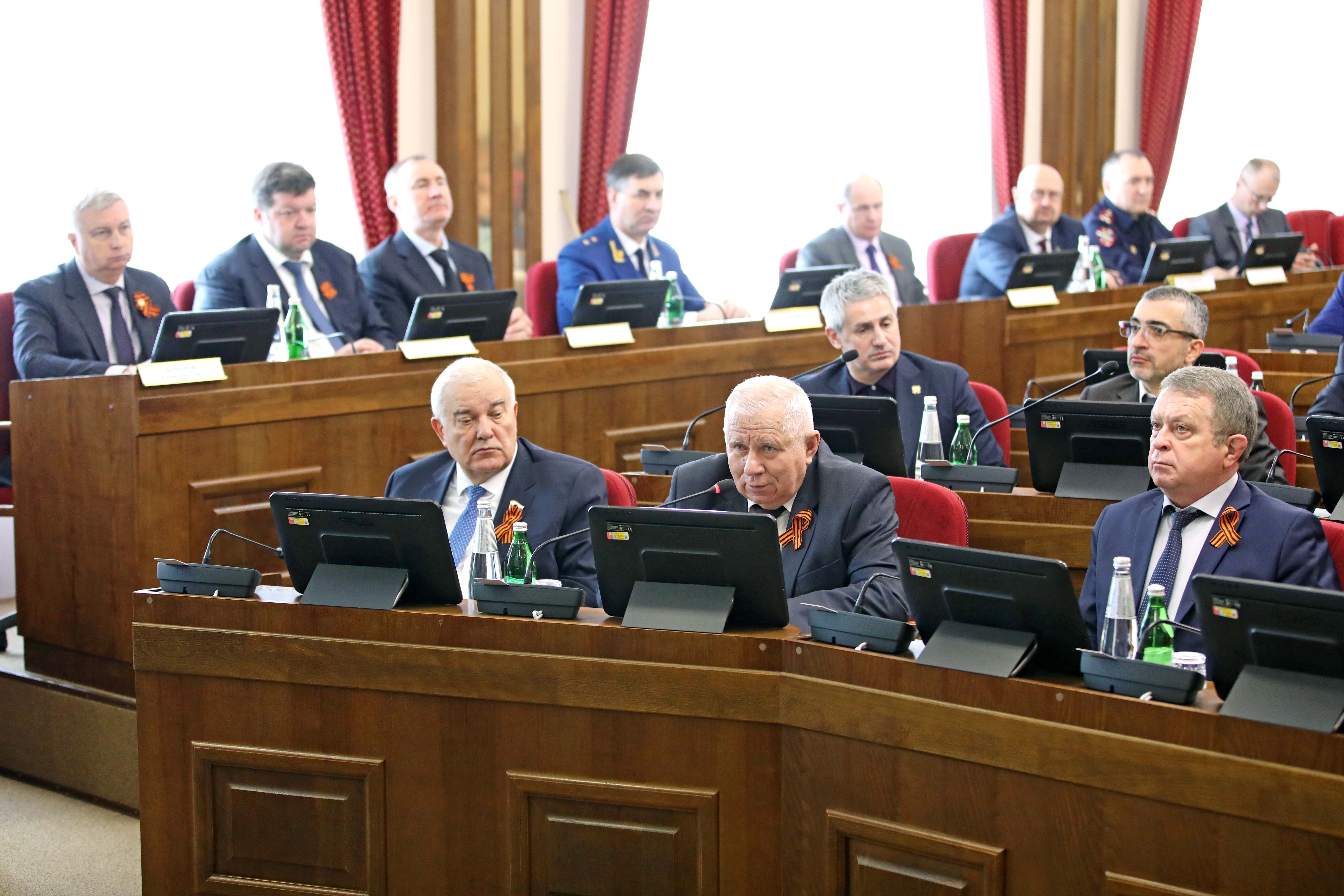 Депутаты краевой Думы приняли закон о поддержке ставропольских семей с детьми от 8 до 17 лет