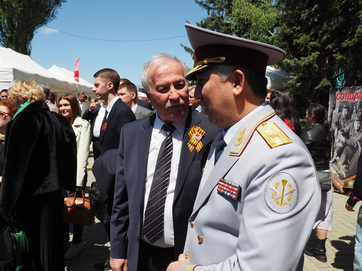 Председатель краевой Думы прошёл в колонне Бессмертного полка с портретом Героя Советского Союза Владимира Ткачёва