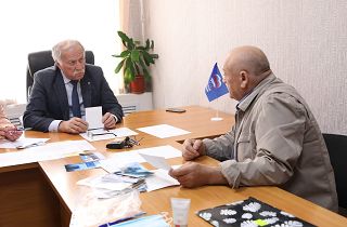 Николай Великдань провёл личный приём граждан в Ипатовском городском округе