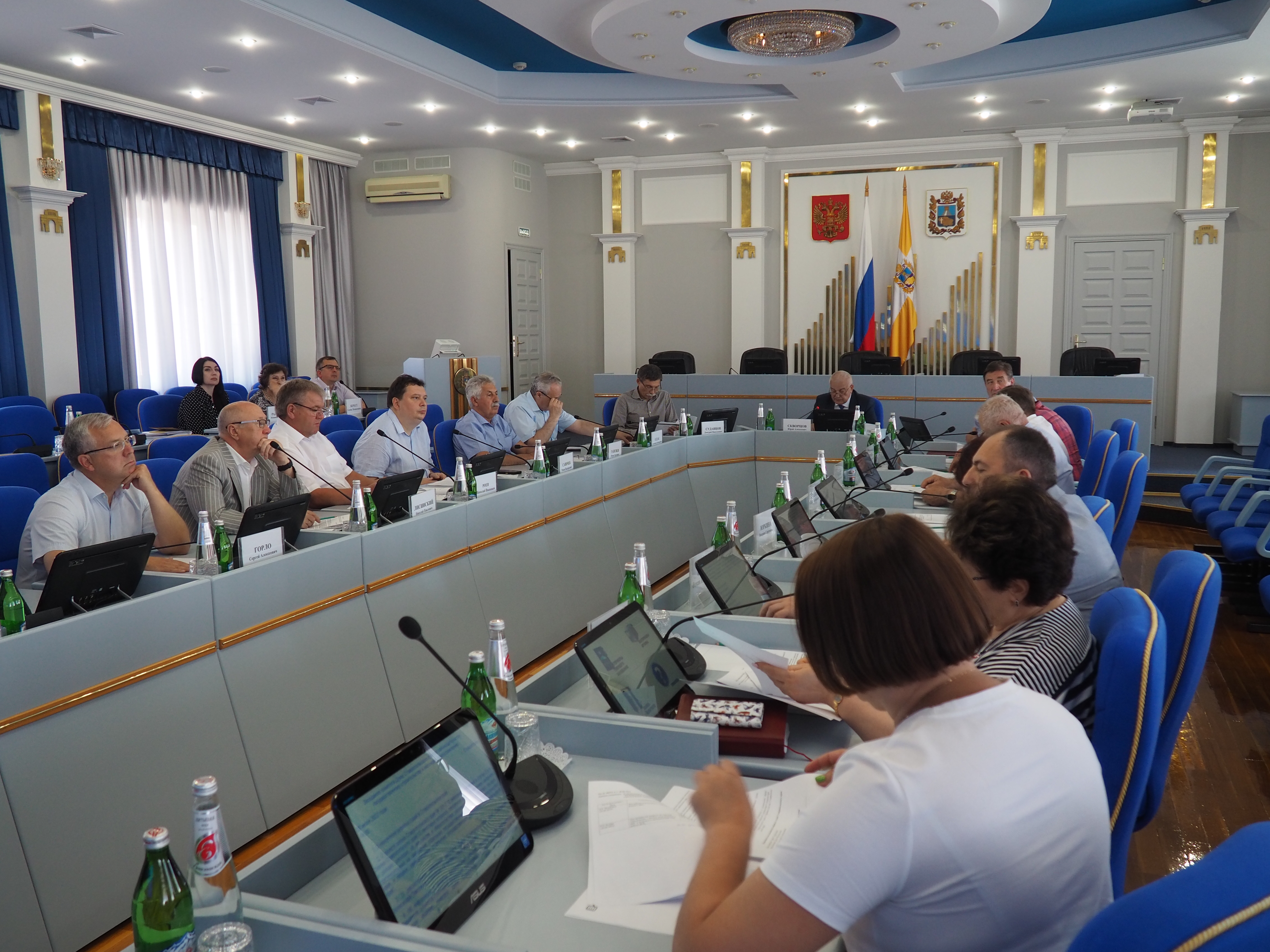 Краевая Дума работает над корректировкой закона по представлению сведений о доходах для госслужащих