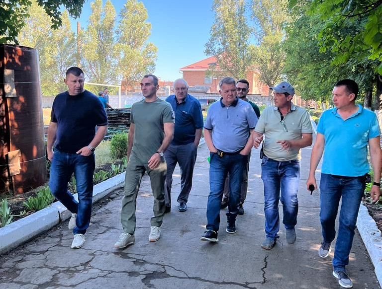 Депутат краевой Думы помогает в восстановлении школы города Антрацит