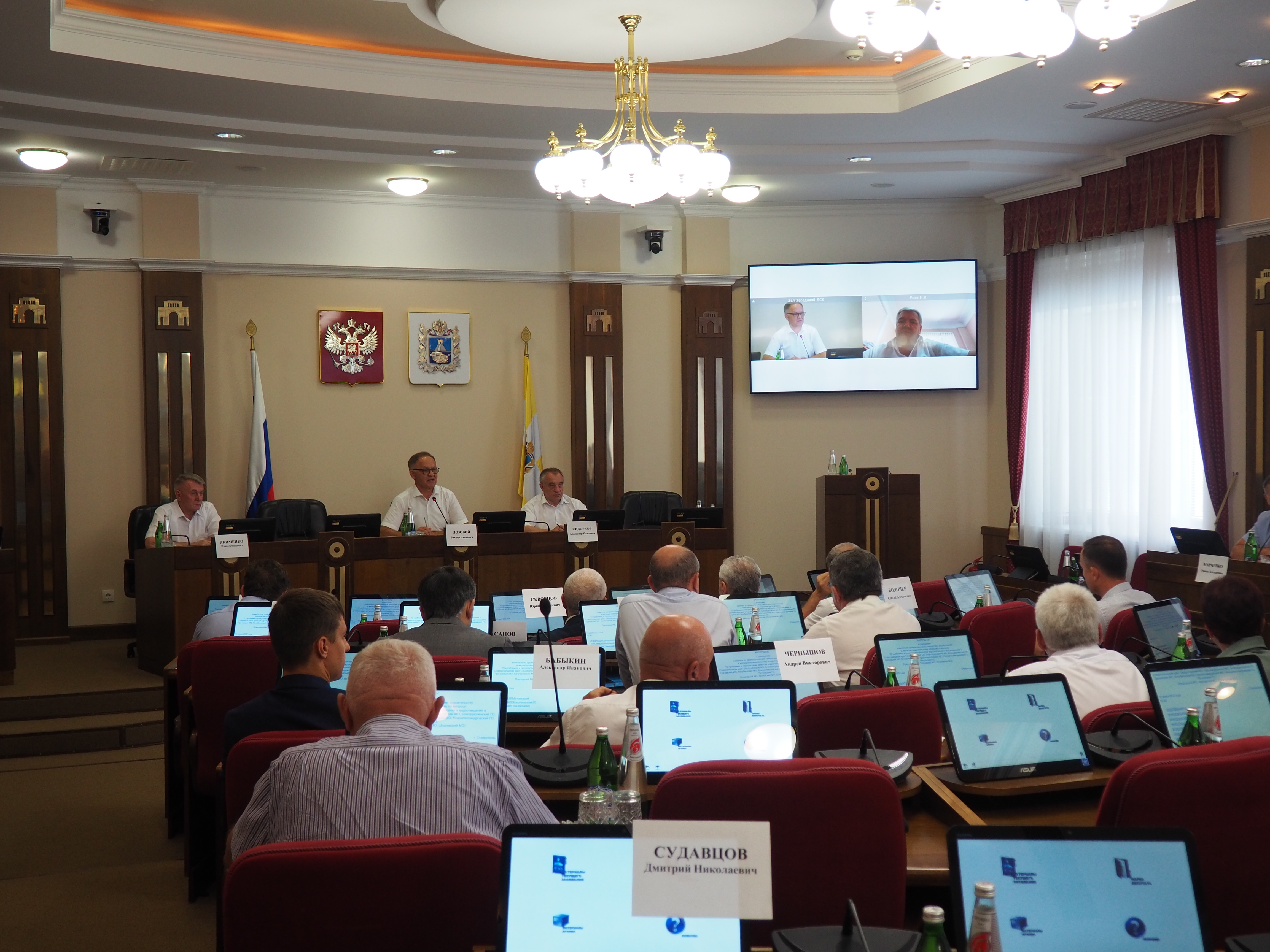 Законодатели Ставрополья предлагают выделить дополнительные средства на покупку спецтехники для ремонта водопроводных сетей