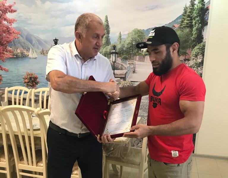 Игорь Андрющенко поздравил спортсменов Туркменского округа