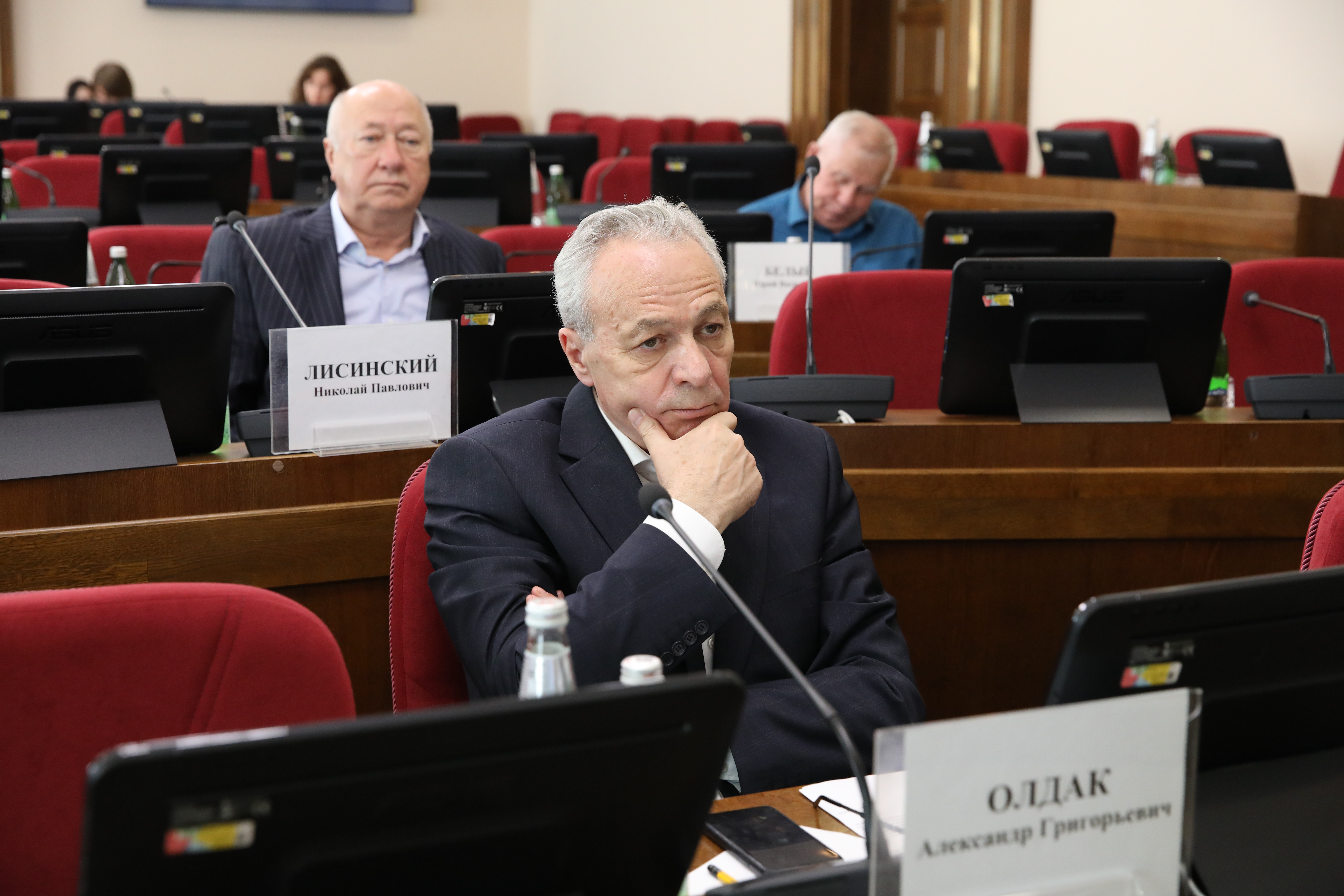Депутаты рассмотрели кандидатуры на должности мировых судей