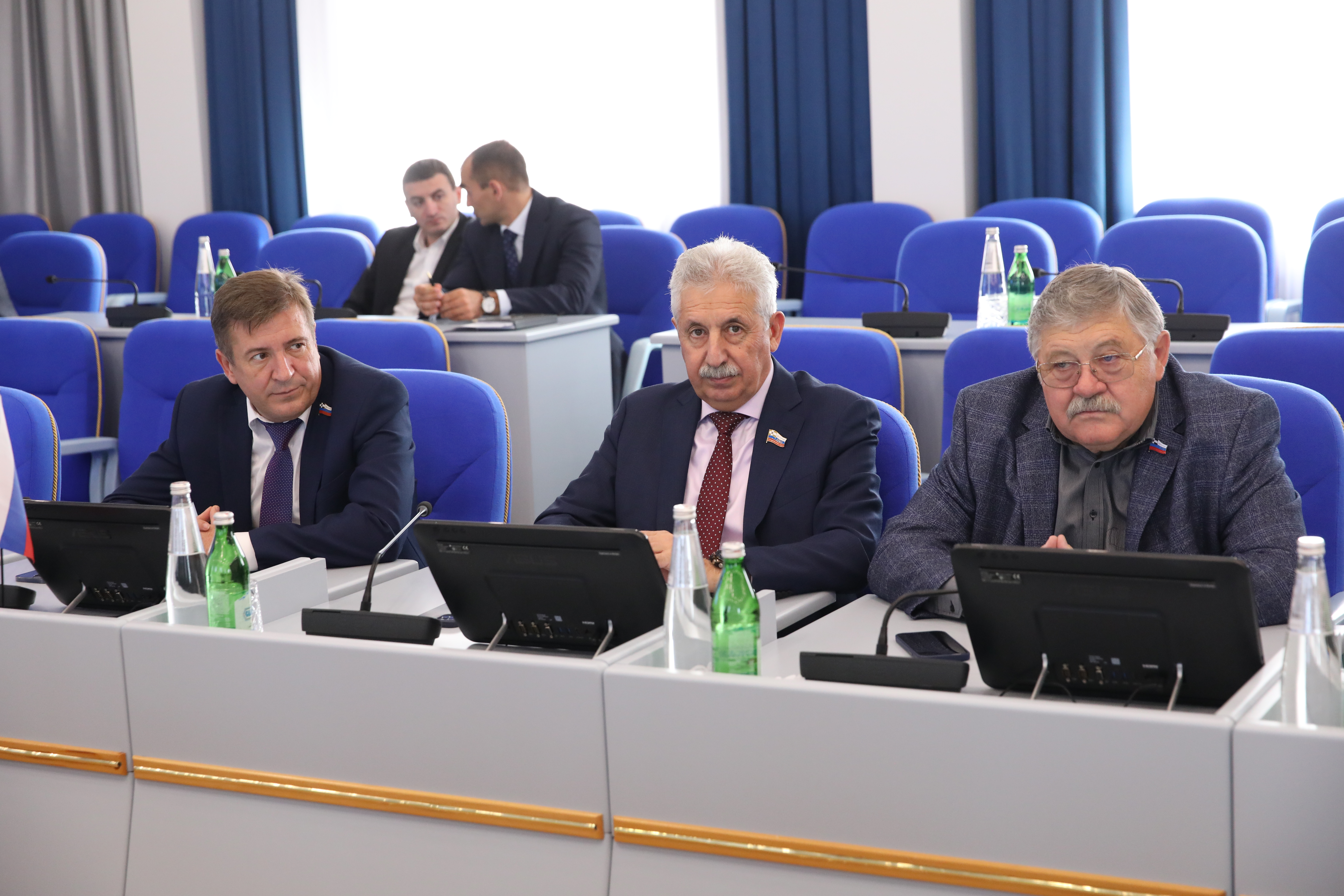 На собрании фракции «Единой России» в Думе края принято решение проверить магазины, торгующие военной экипировкой