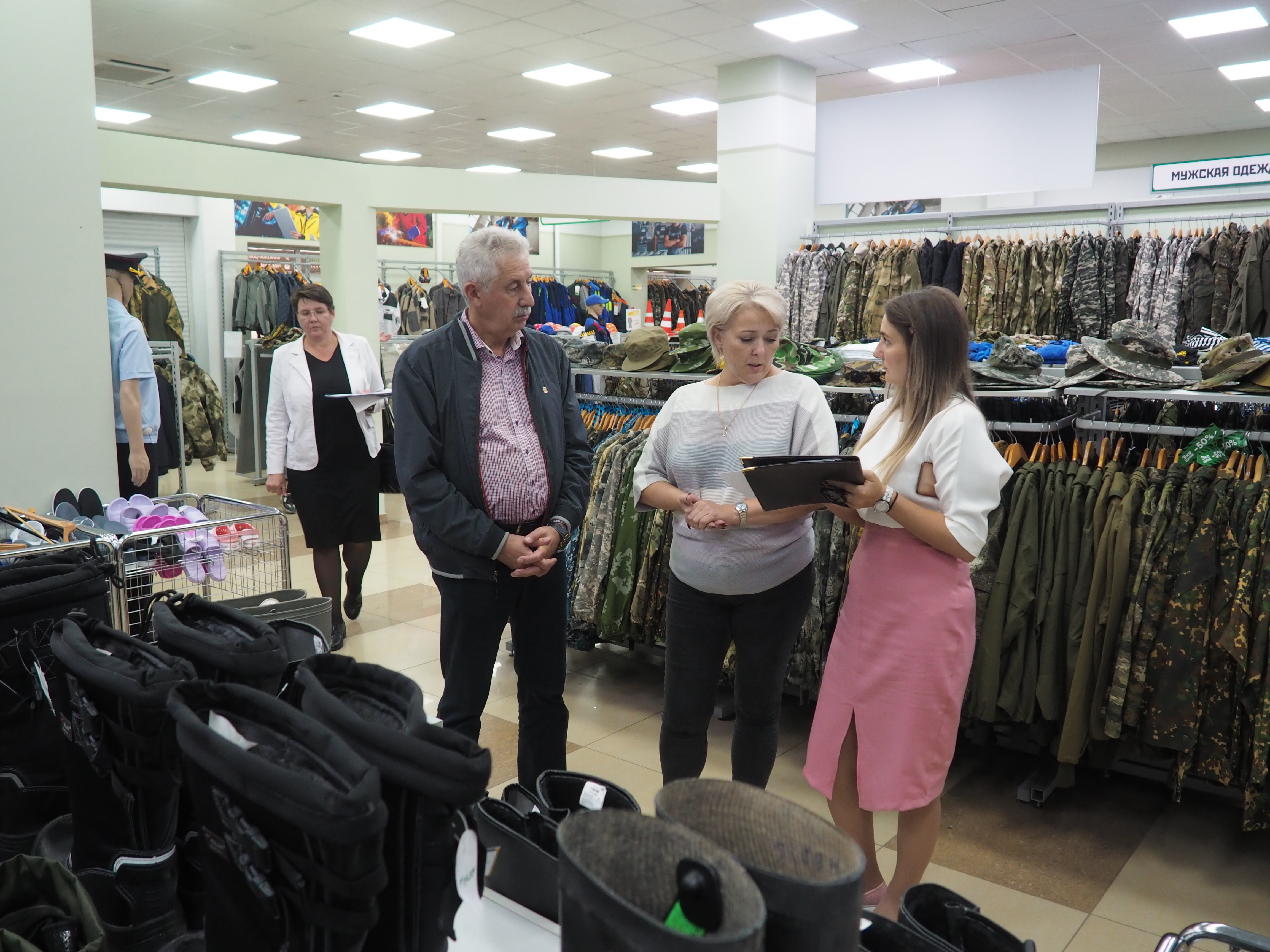 Депутаты краевой Думы проверили цены на армейскую экипировку в специализированных магазинах Ставрополя