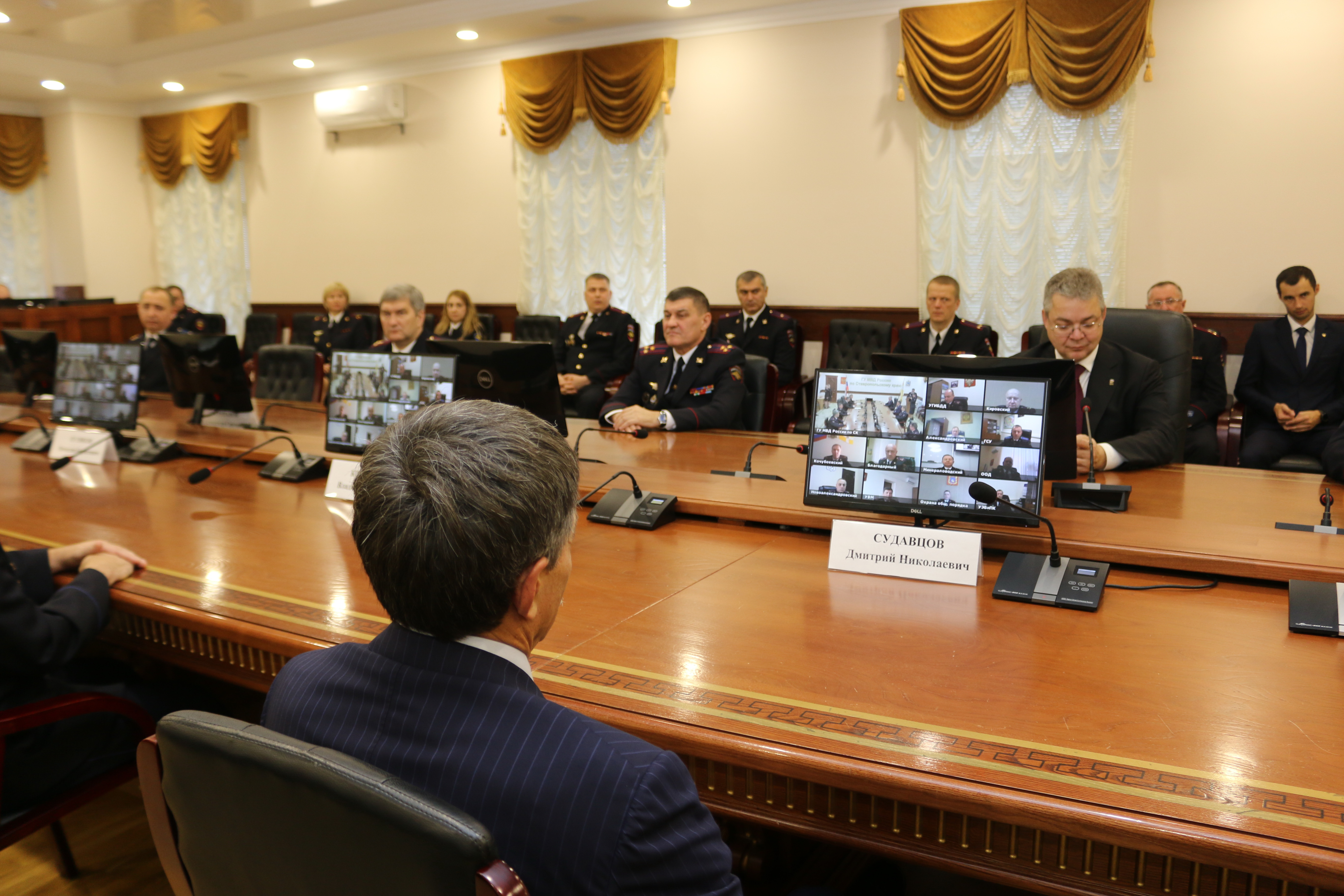 Краевая Дума поздравила ставропольских полицейских с профессиональным праздником