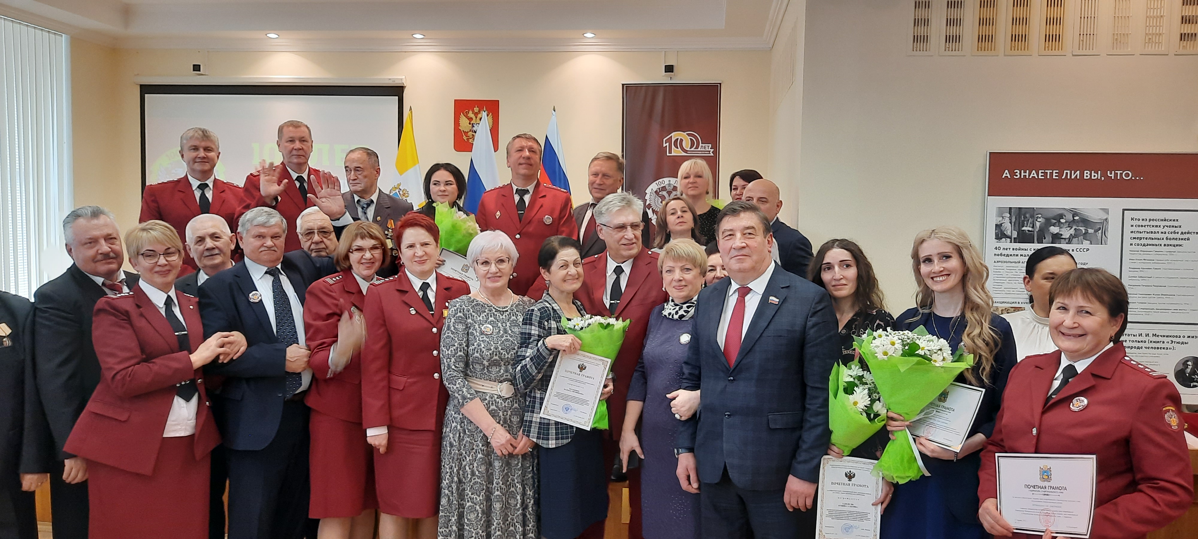 Виктор Гончаров поздравил коллектив Роспотребнадзора со 100-летием образования службы