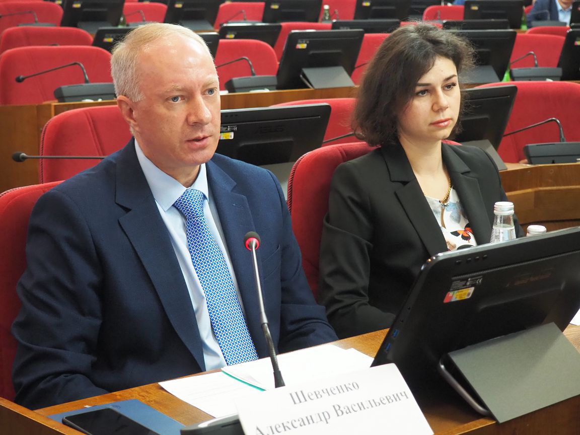 В краевой Думе рассмотрен законопроект, направленный на повышение эффективности муниципальных закупок