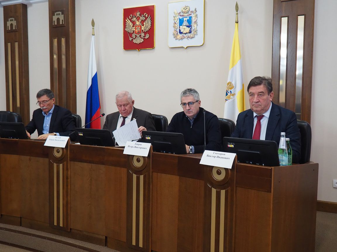 В краевой Думе рассмотрен законопроект, направленный на повышение эффективности муниципальных закупок