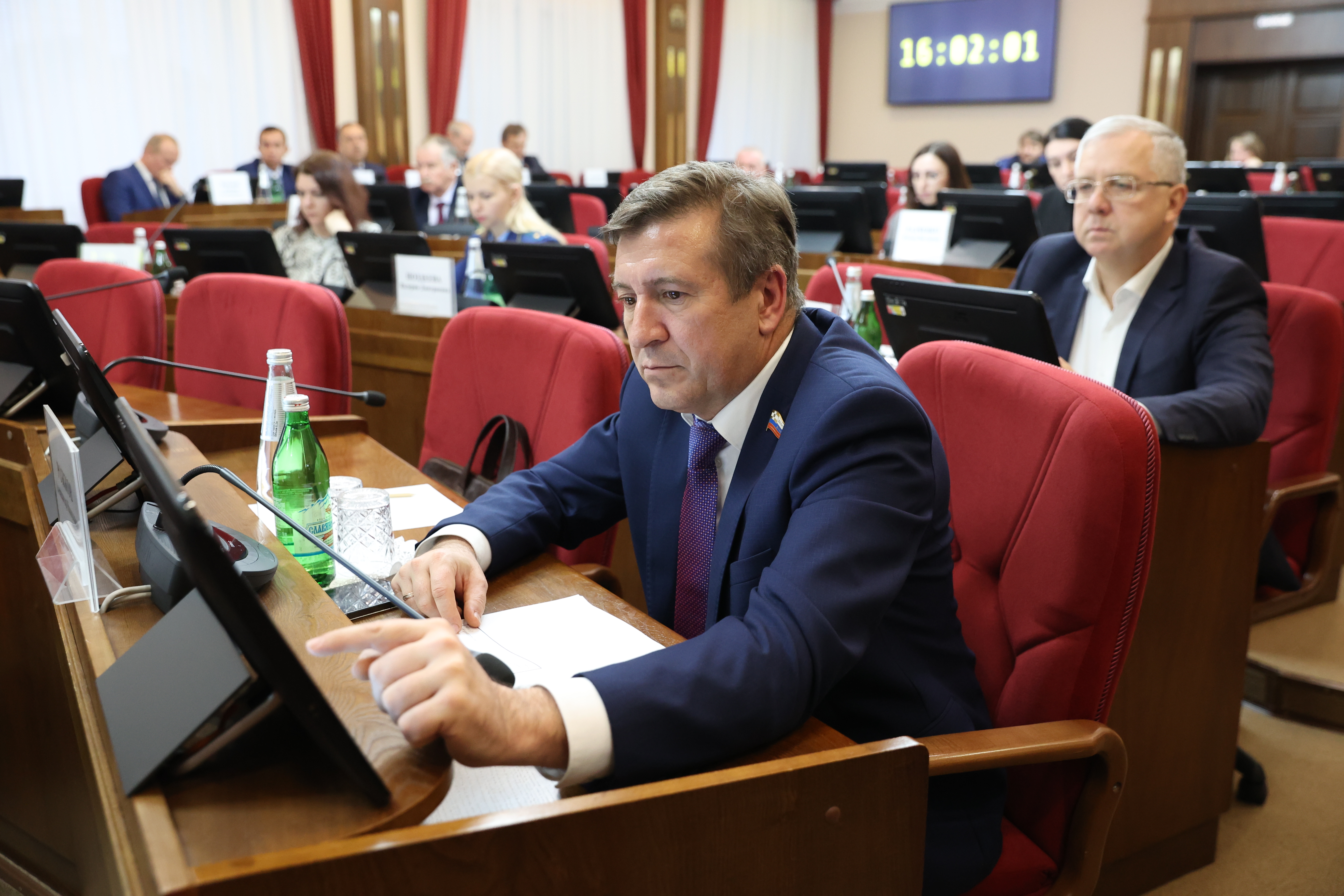Продолжается работа по совершенствованию регионального законодательства в связи с принятием федерального закона по организации публичной власти