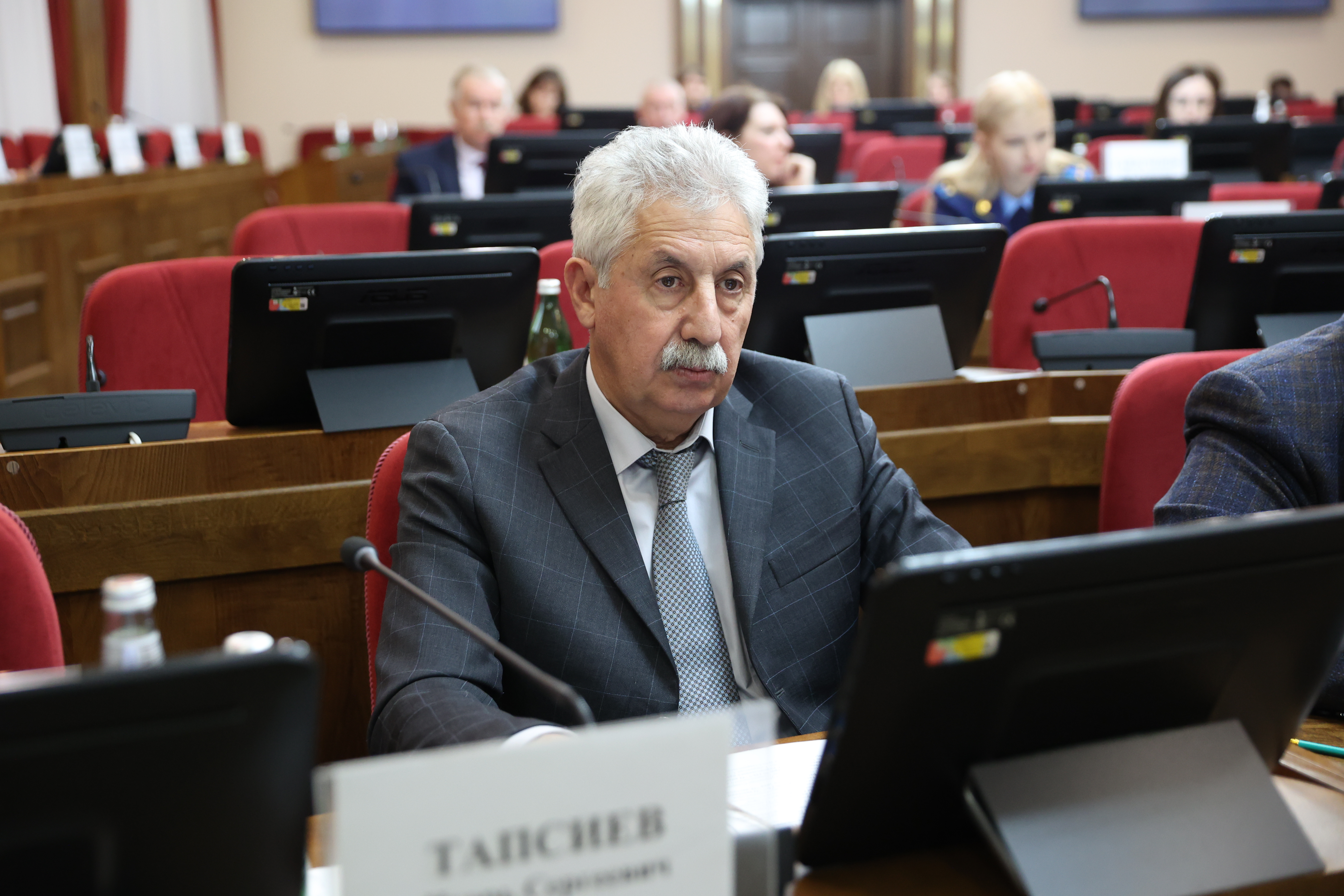 Продолжается работа по совершенствованию регионального законодательства в связи с принятием федерального закона по организации публичной власти