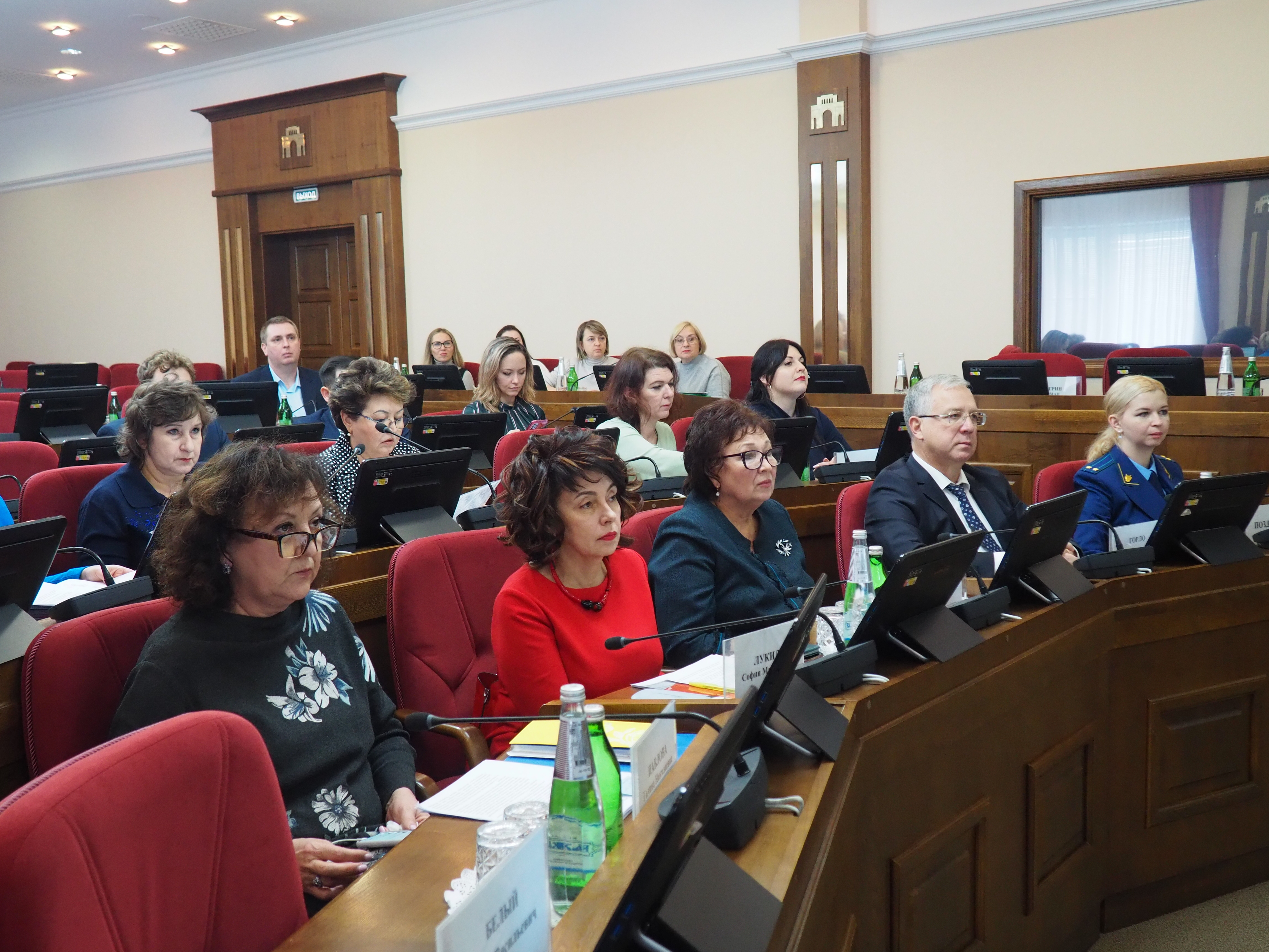 Законопроекты, расширяющие меры соцподдержки для детей-сирот и детей мобилизованных, рассматривают в Думе края