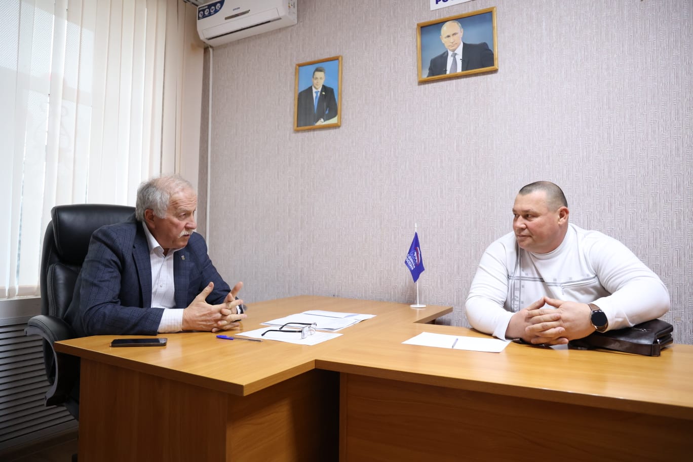 Николай Великдань провел прием граждан в Ипатовском округе